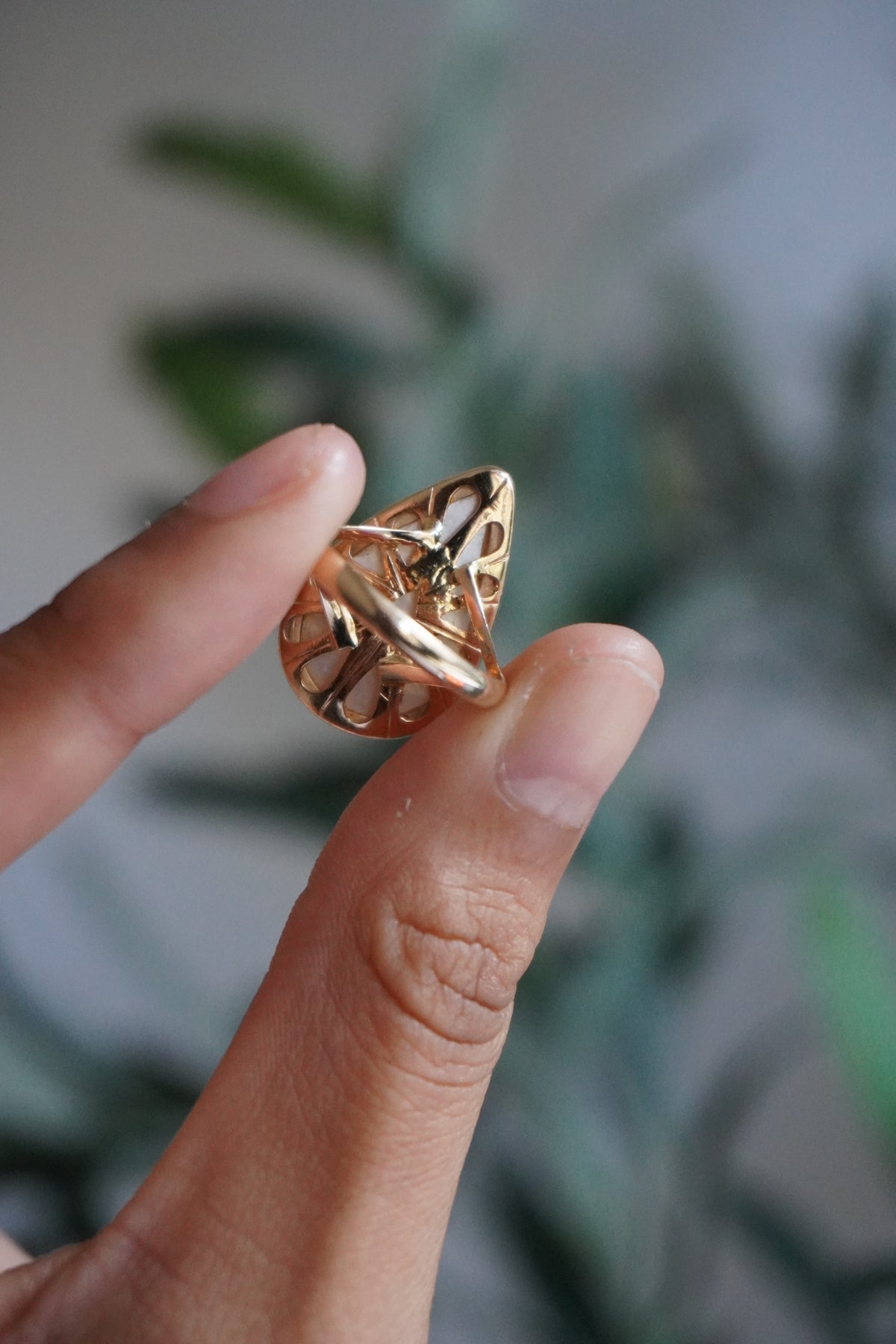 14K Yellow Gold Mabe Pearl Ring Sz 7.25 (4.3 g)