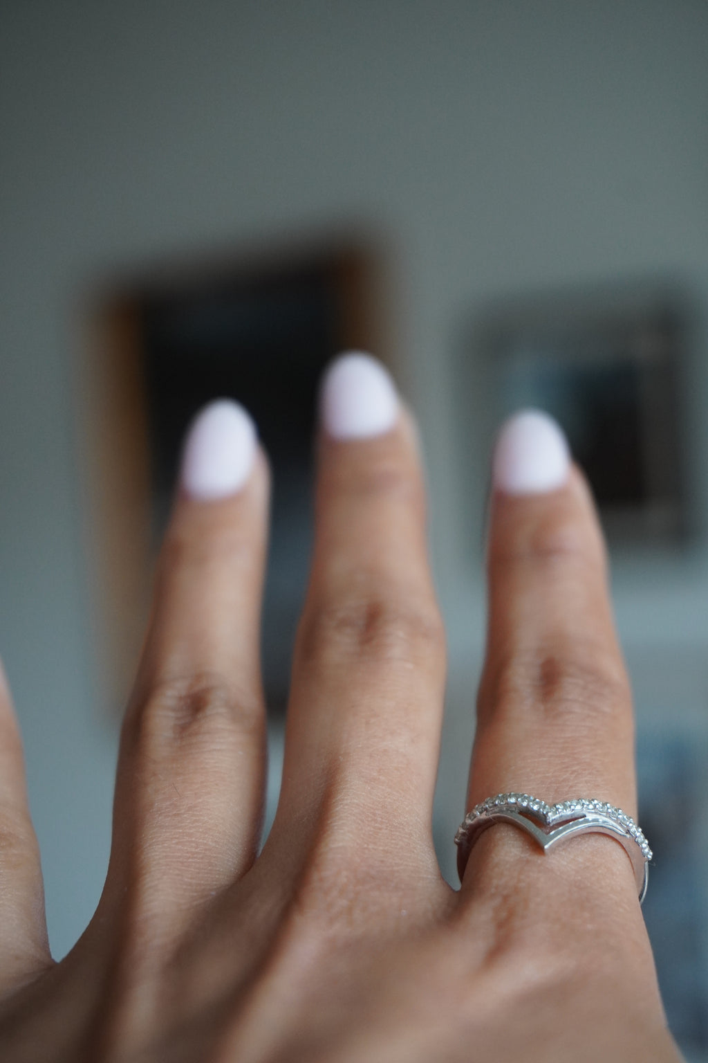 14K White Gold Diamond Chevron Ring Sz 6.25