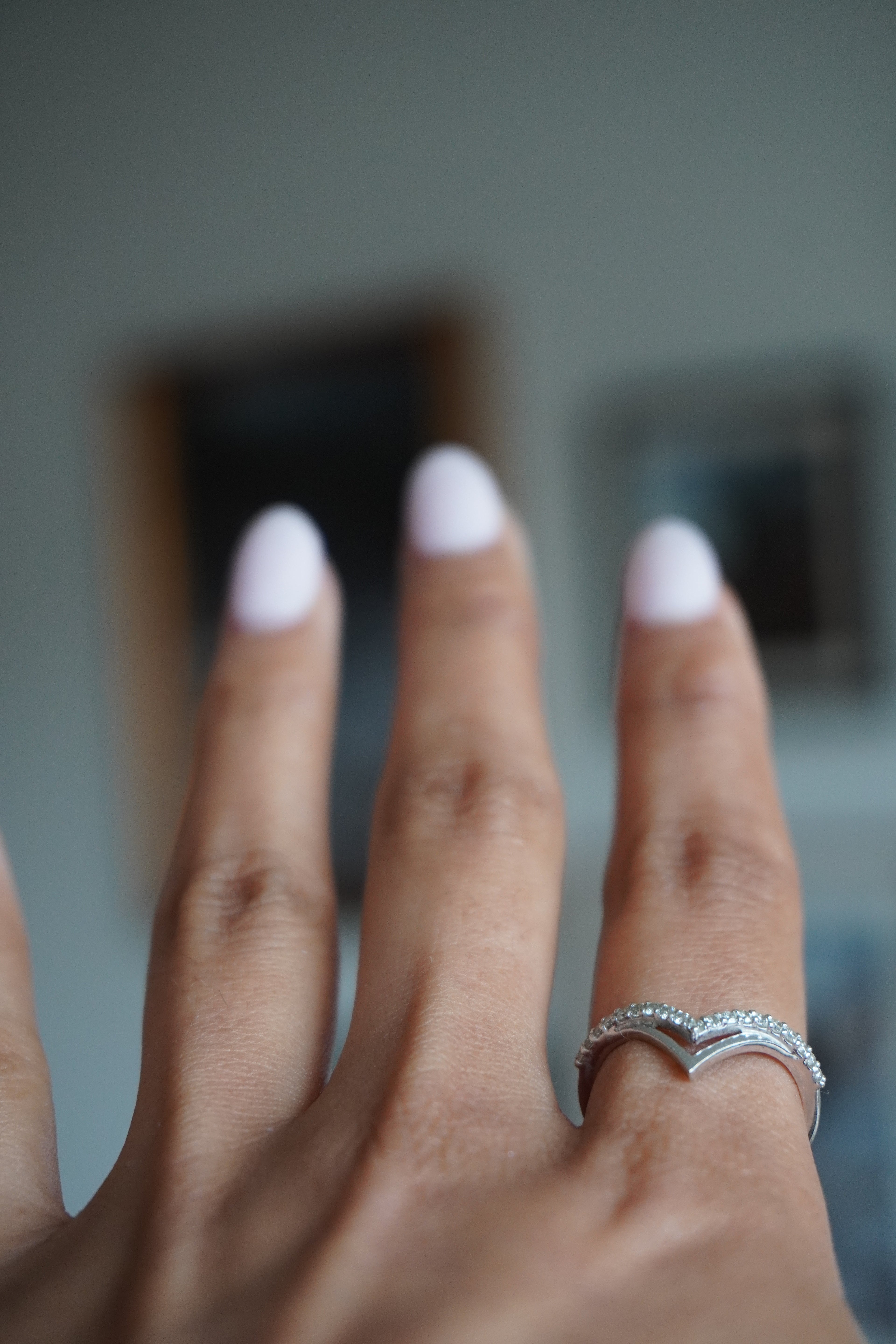 14K White Gold Diamond Chevron Ring Sz 6.25