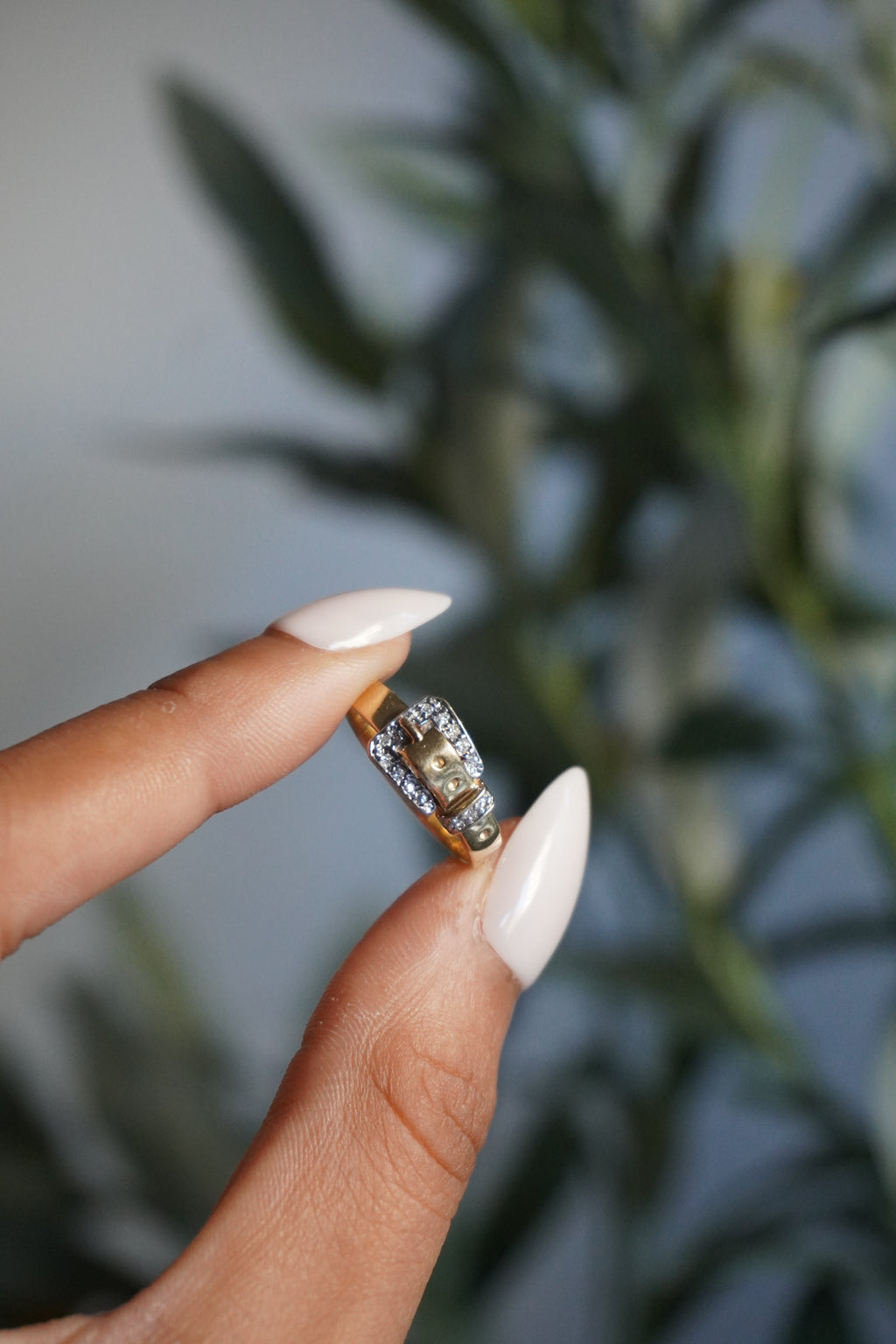 14K Yellow Gold Diamond (0.06 ctw) Buckle Ring Sz 7 (2.6 g)
