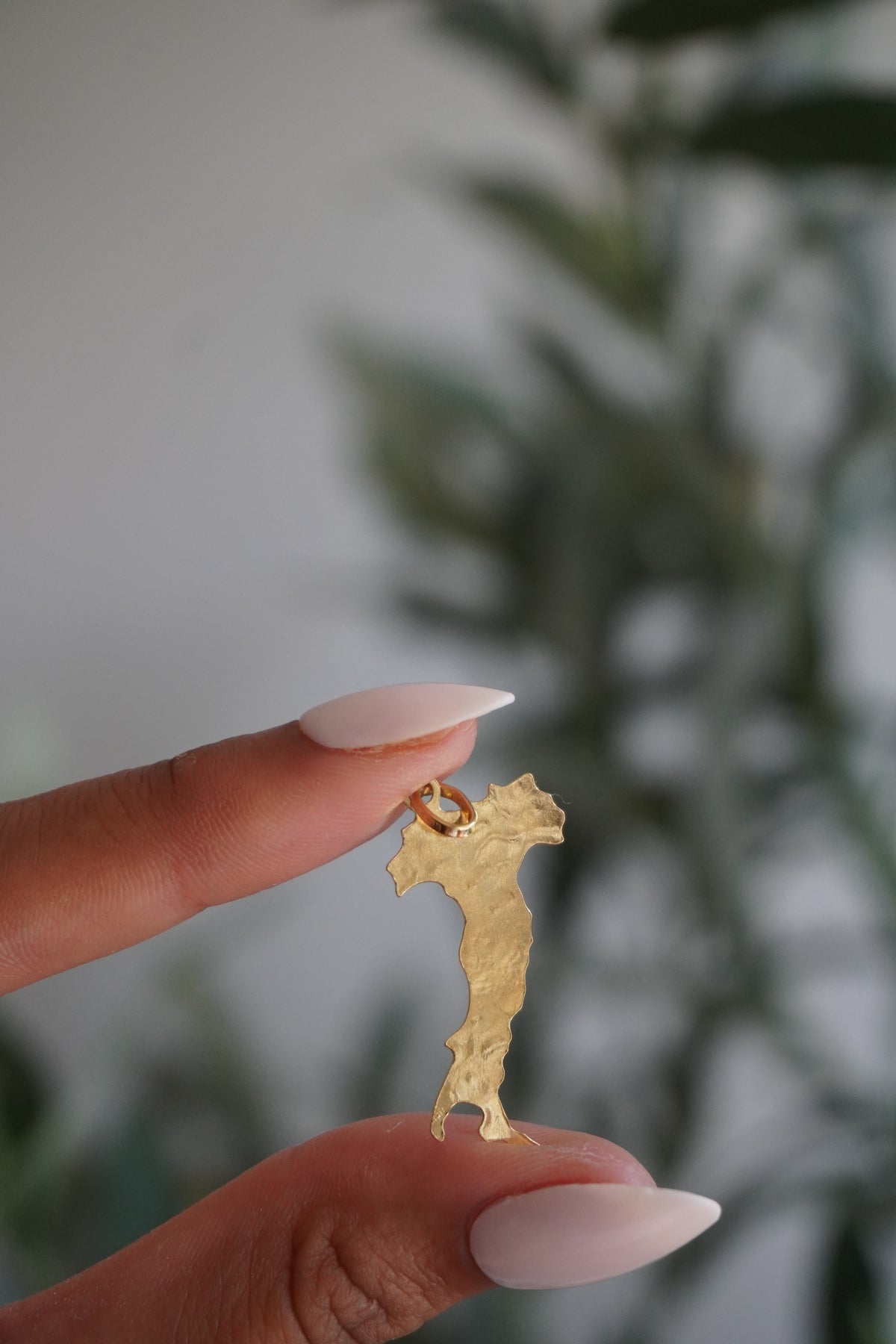 18K Yellow Gold Italy Pendant ( 1.8 g)