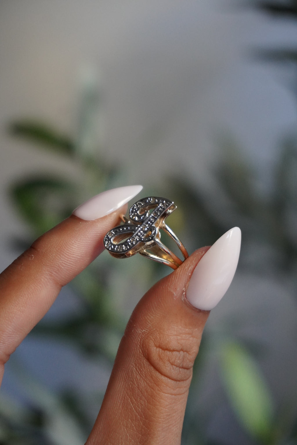 14K Two Tone Intitial "J" Diamond (0.13 ctw) Ring Sz 6.5 (3 g)