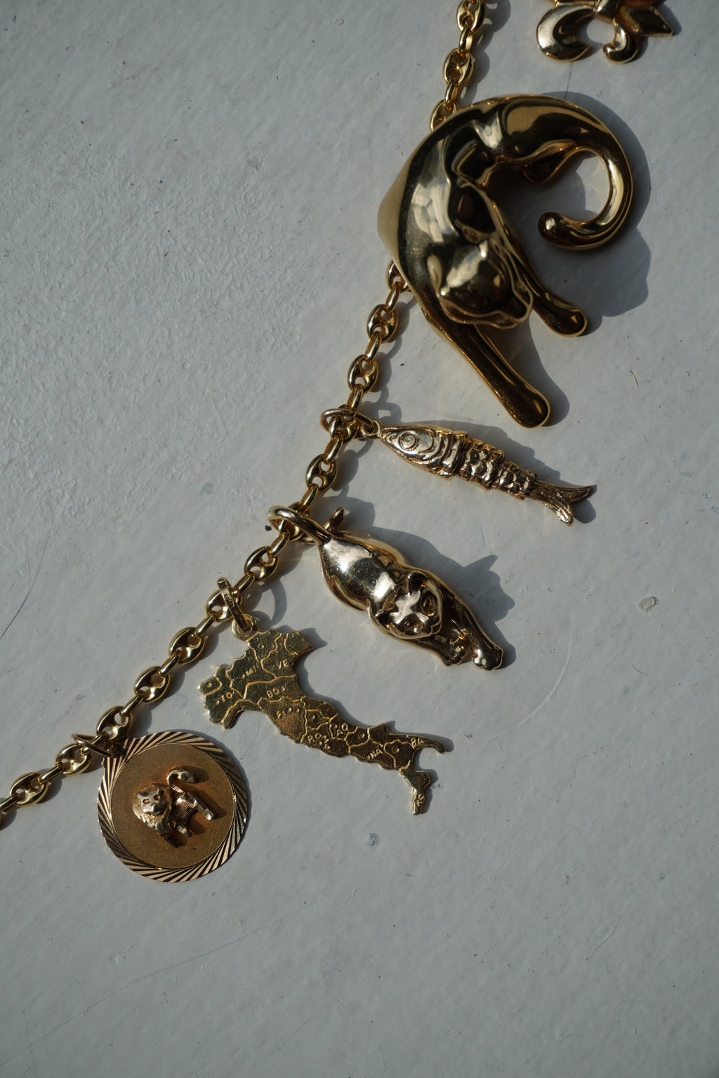14K Yellow Gold Leo Zodiac Pendant (2.1 g)