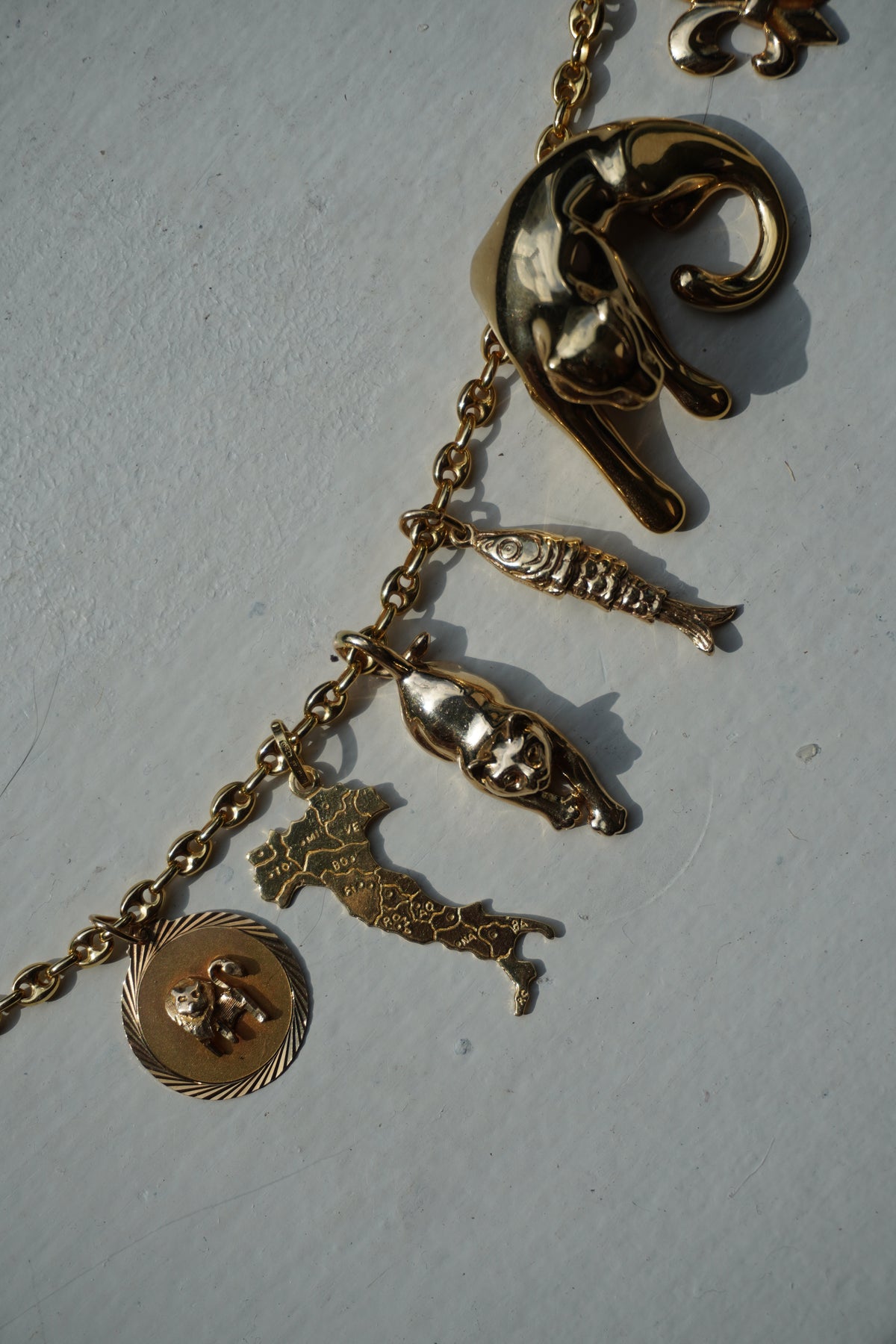 14K Yellow Gold Leo Zodiac Pendant (2.1 g)