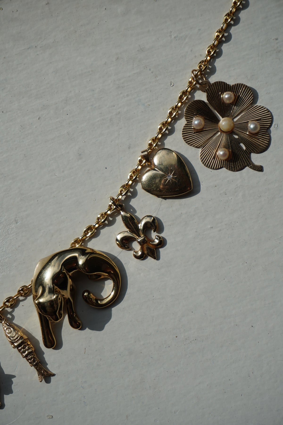 14K Yellow Gold 5 Pearl Engine Turned Four Leaf Clover Pendant (5.7 g)