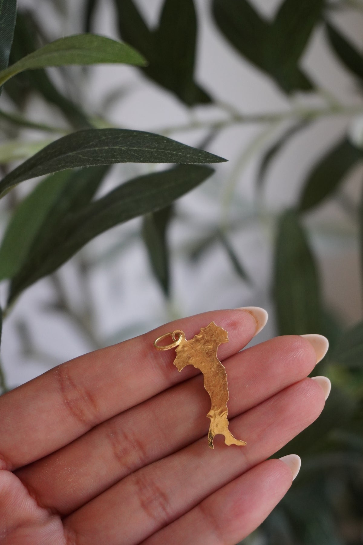 18K Yellow Gold Italy Pendant ( 1.8 g)