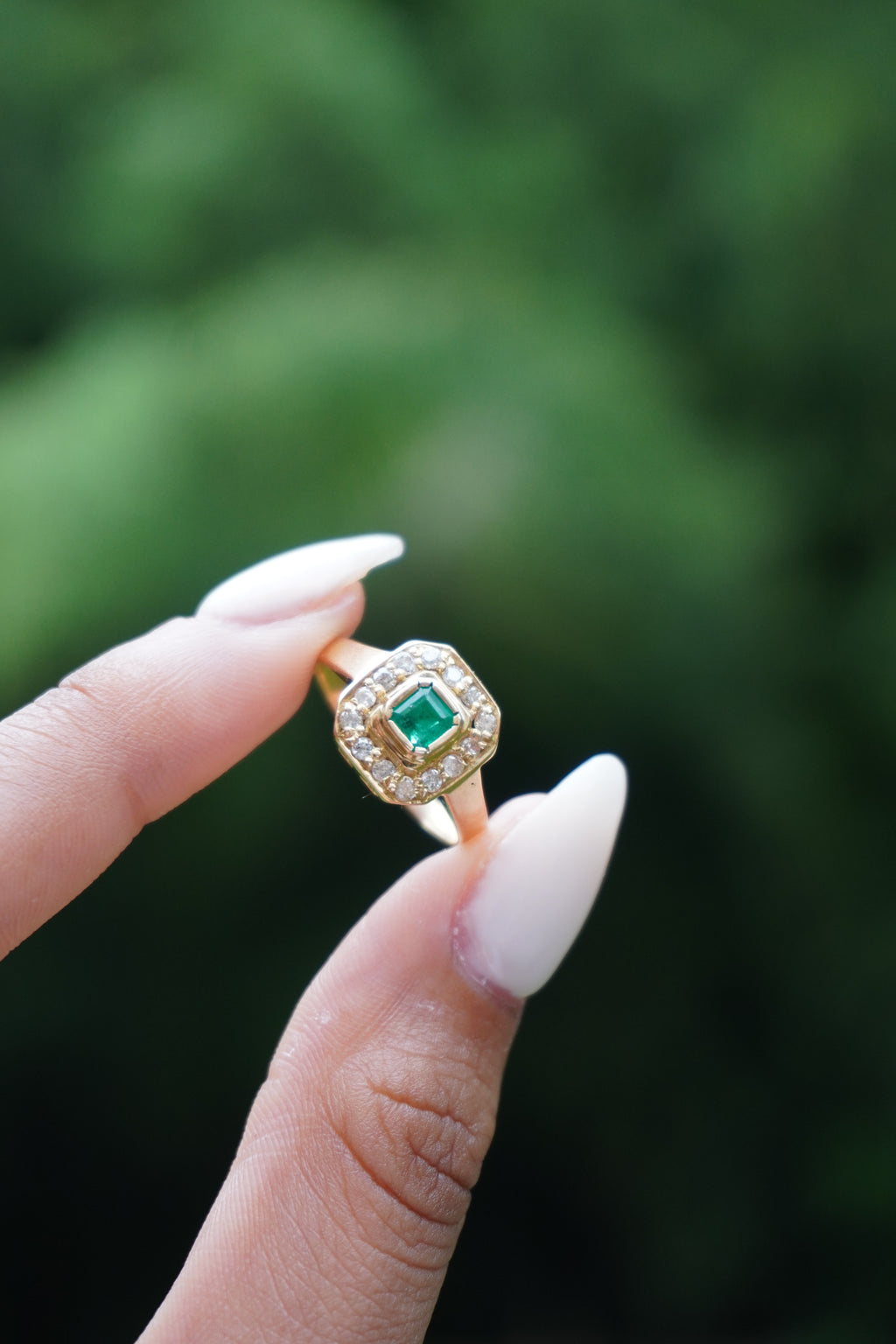 18K Yellow Gold Emerald Diamond Ring Sz 7 (3.7 grams)