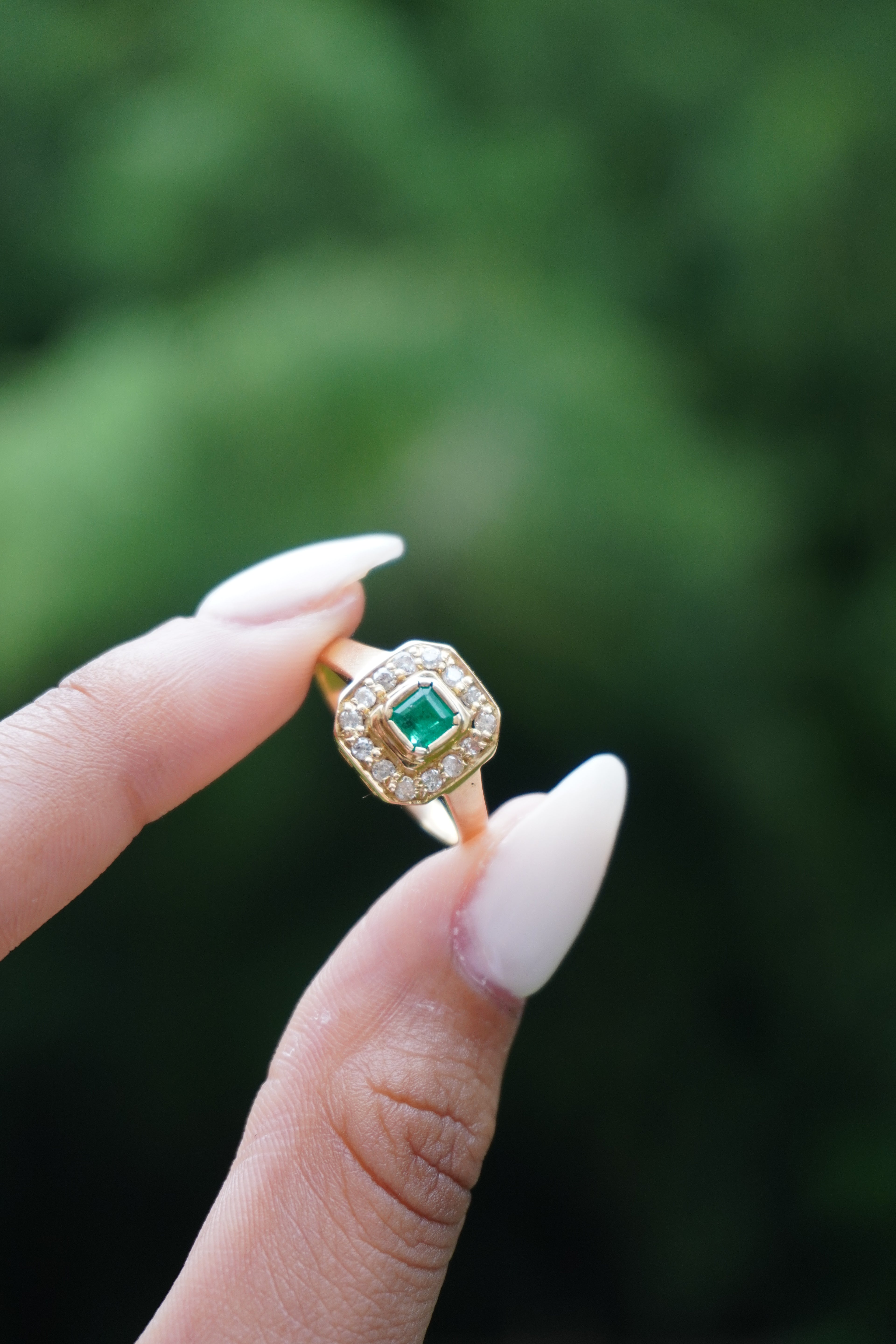 18K Yellow Gold Emerald Diamond Ring Sz 7 (3.7 grams)