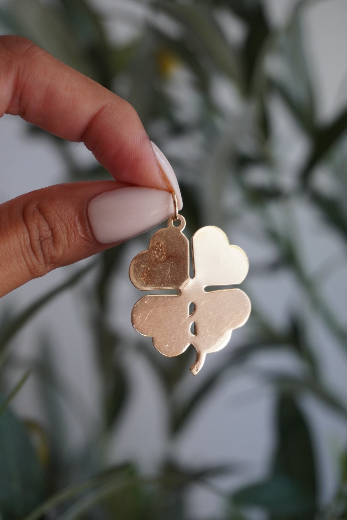 14K Yellow Gold 5 Pearl Engine Turned Four Leaf Clover Pendant (5.7 g)