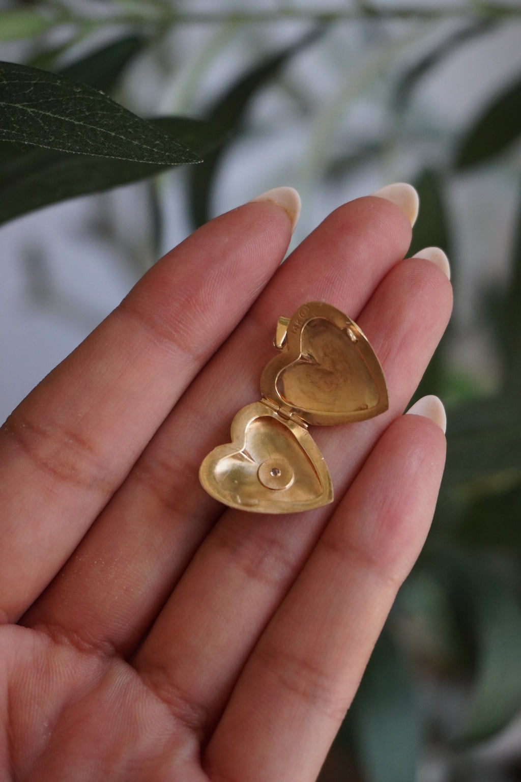 14K Yellow Gold Diamond Heart Locket (1.8 g)