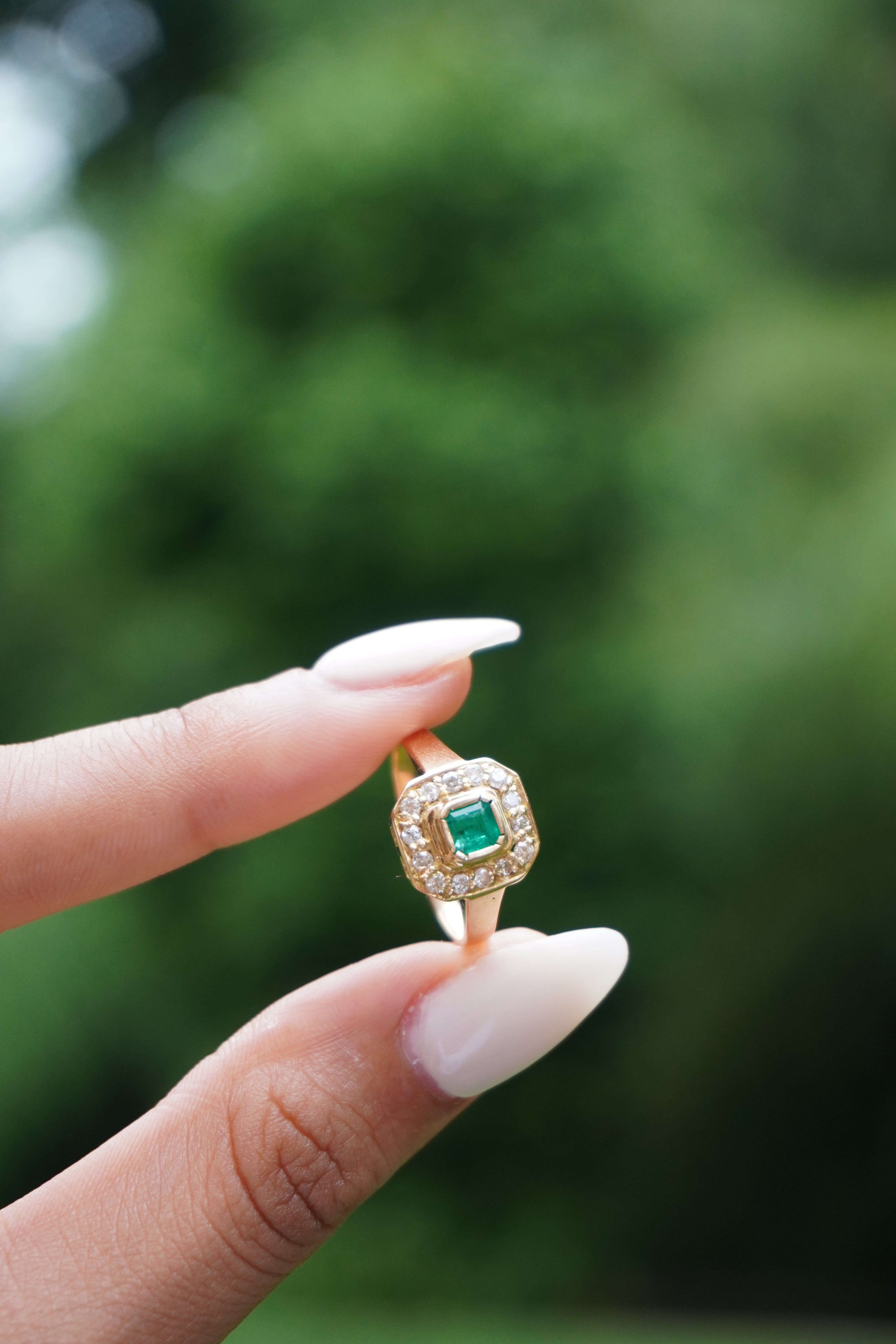 18K Yellow Gold Emerald Diamond Ring Sz 7 (3.7 grams)