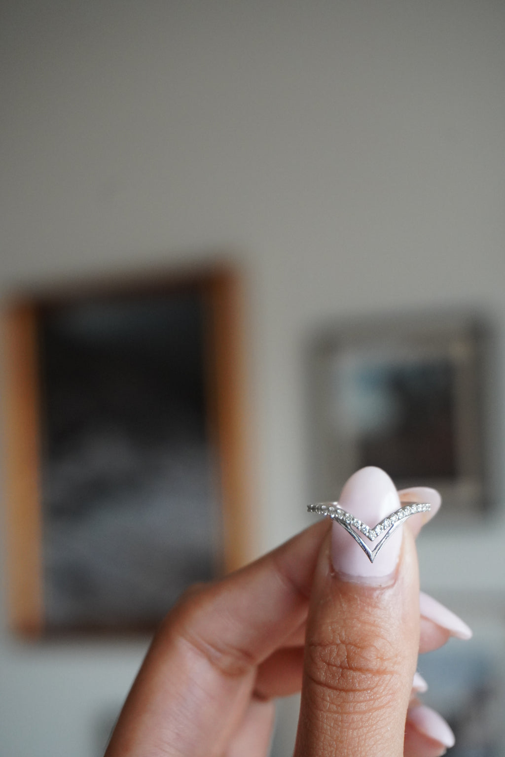 14K White Gold Diamond Chevron Ring Sz 6.25