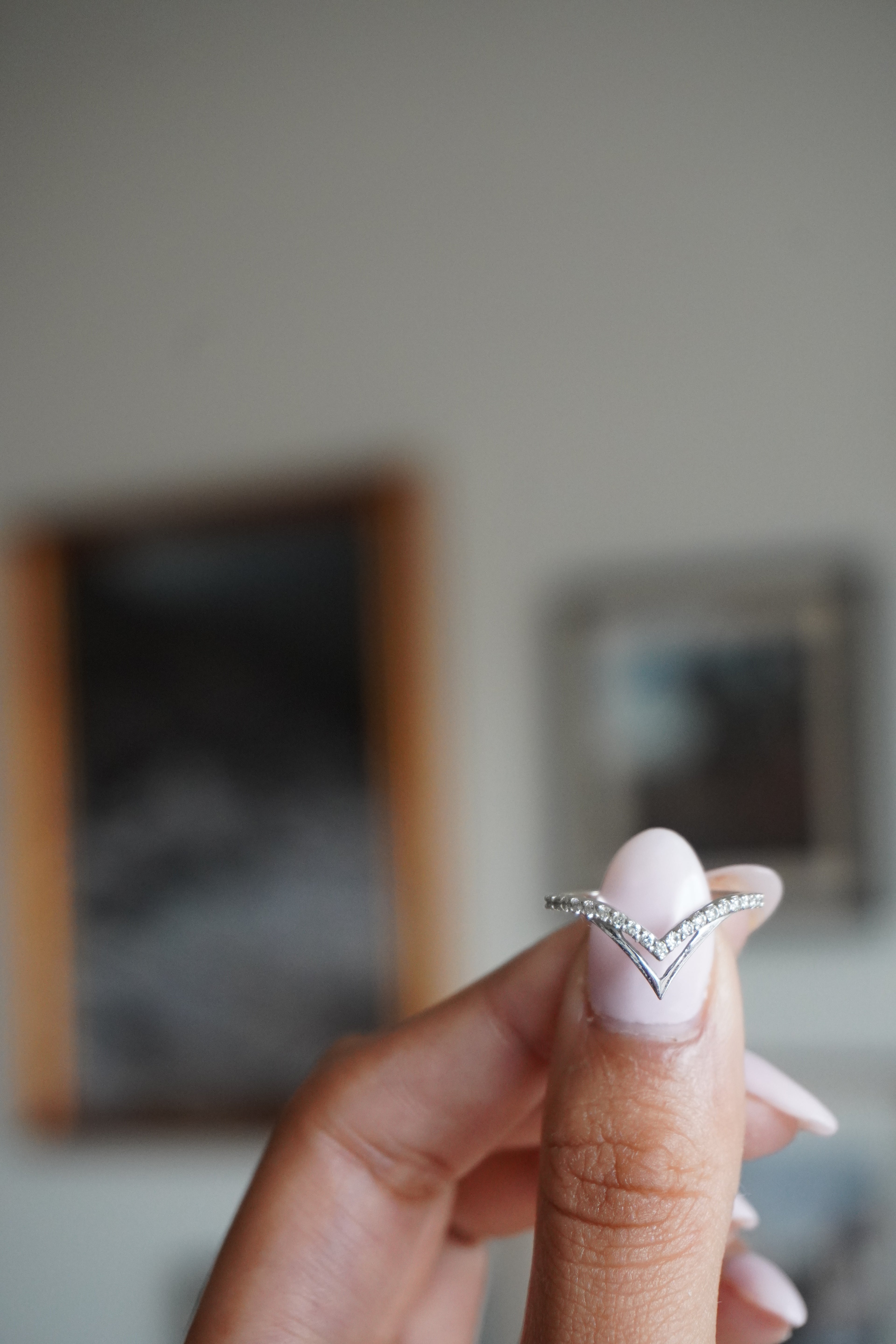 14K White Gold Diamond Chevron Ring Sz 6.25