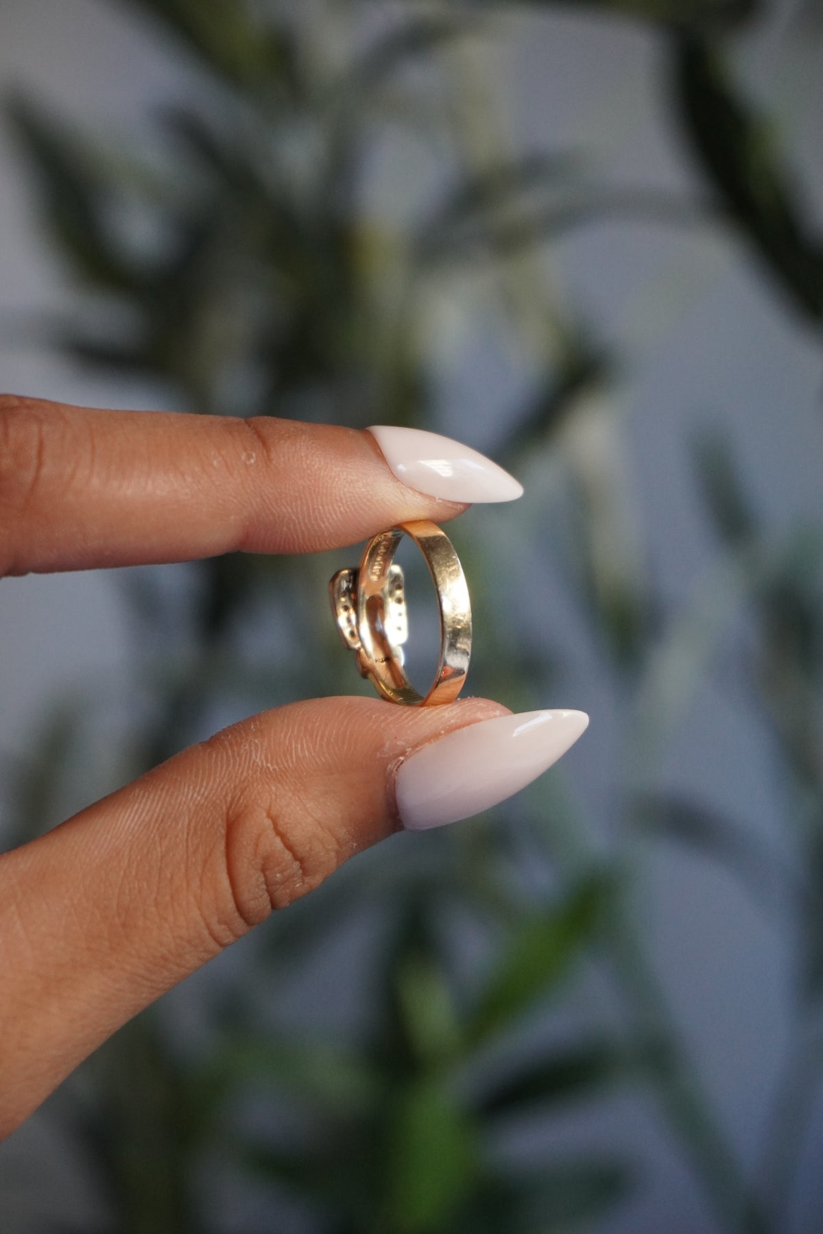 14K Yellow Gold Diamond (0.06 ctw) Buckle Ring Sz 7 (2.6 g)