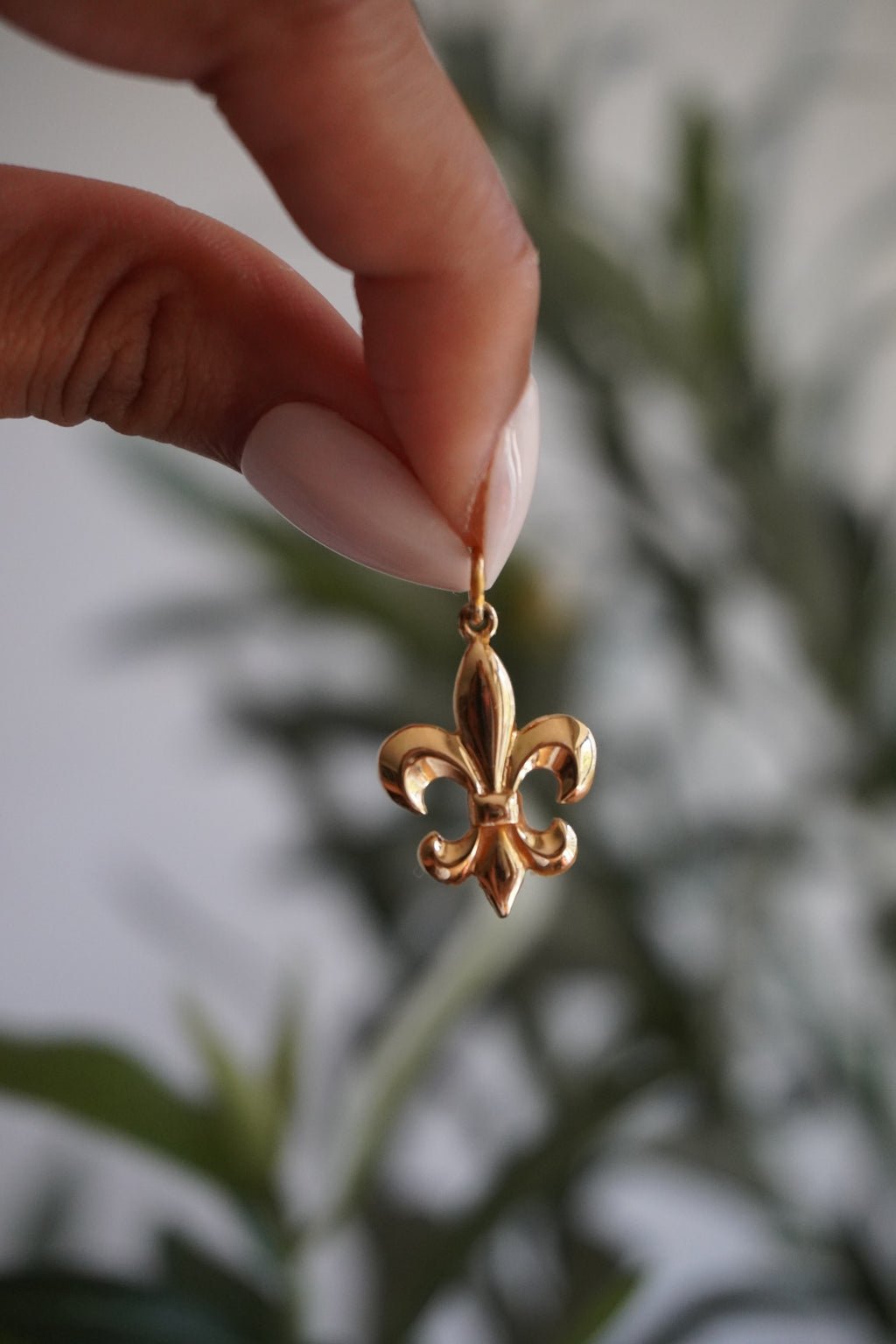 14K Yellow Gold Fleur De Lis Pendant (2.8 g)