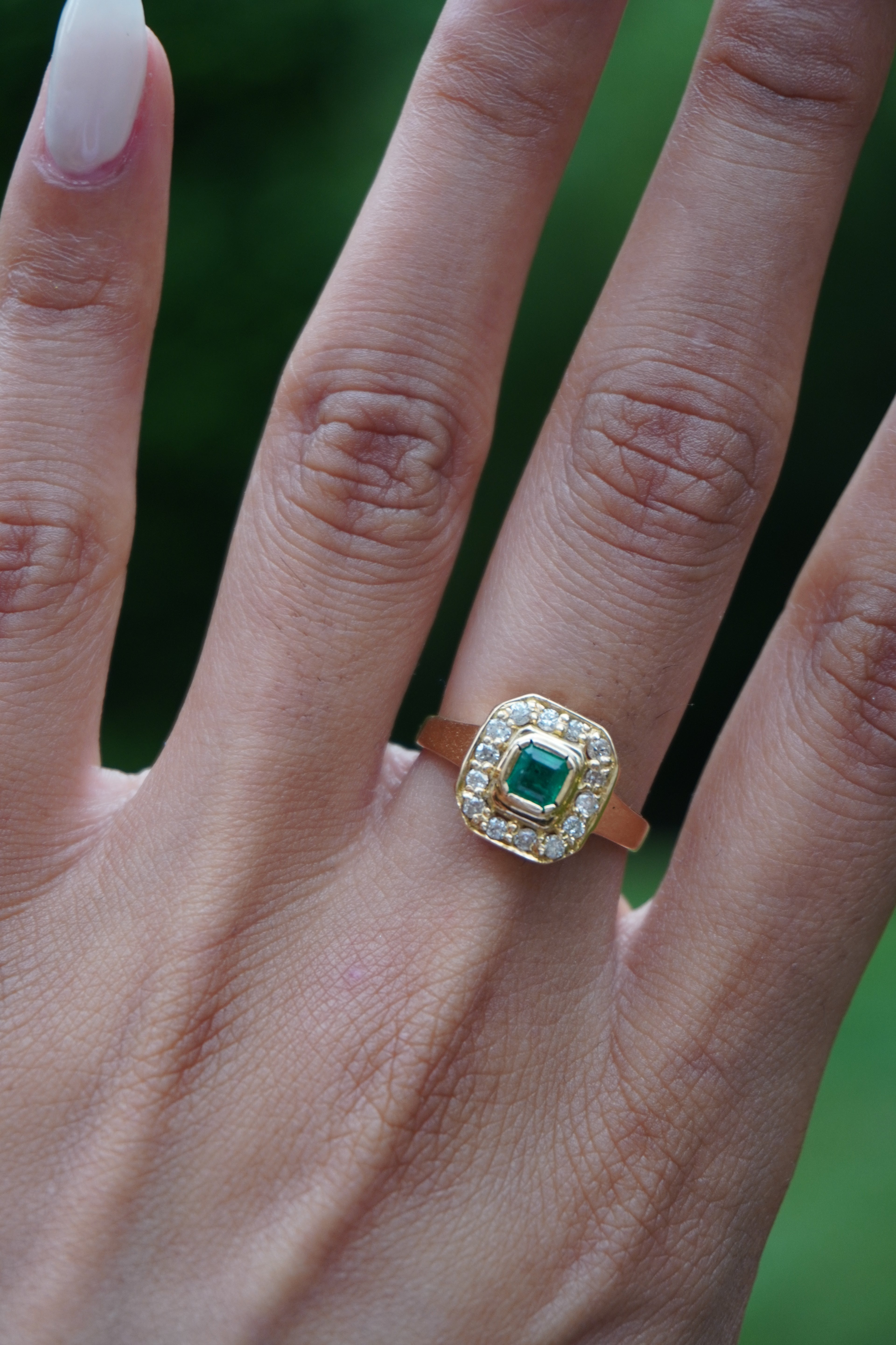 18K Yellow Gold Emerald Diamond Ring Sz 7 (3.7 grams)