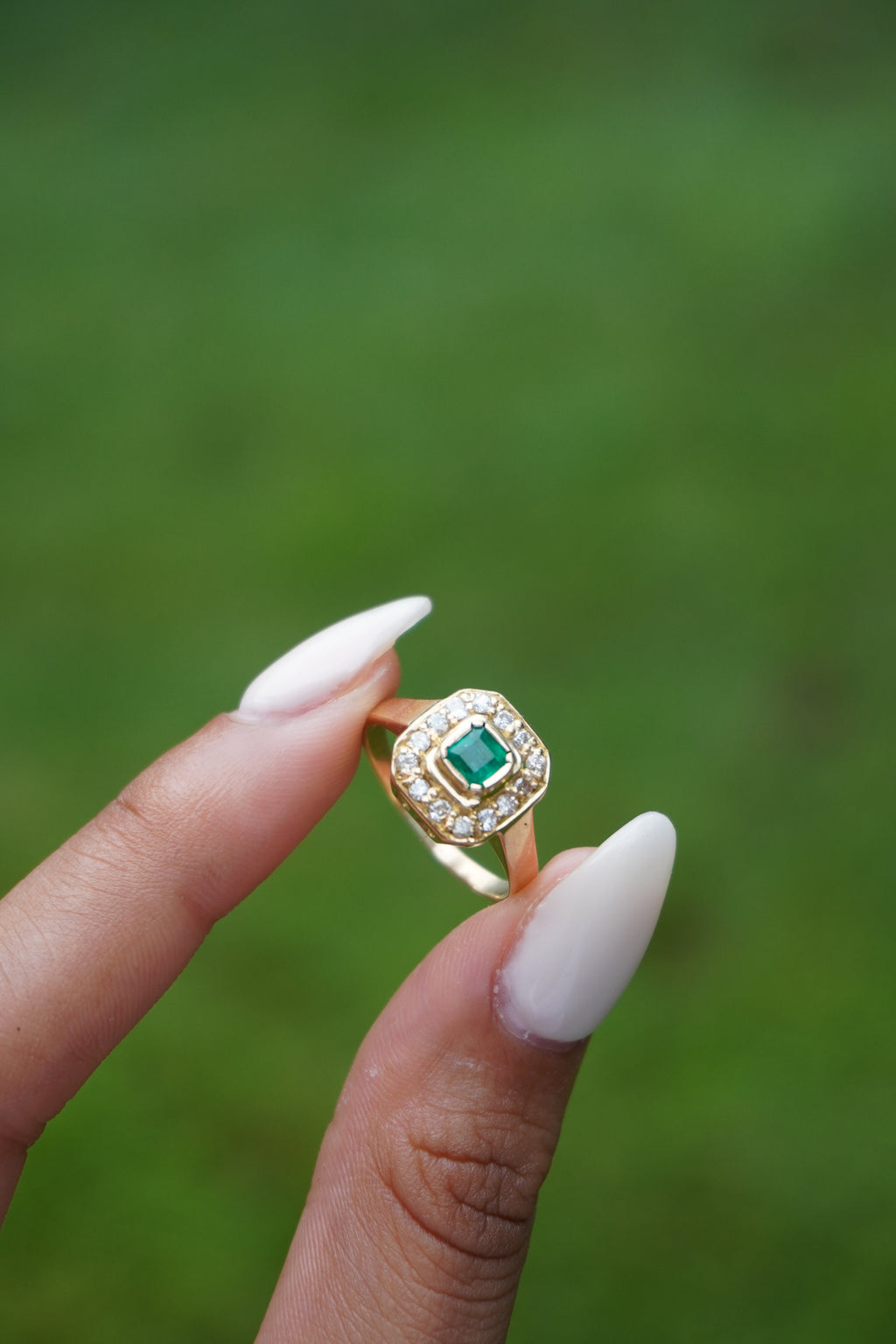18K Yellow Gold Emerald Diamond Ring Sz 7 (3.7 grams)