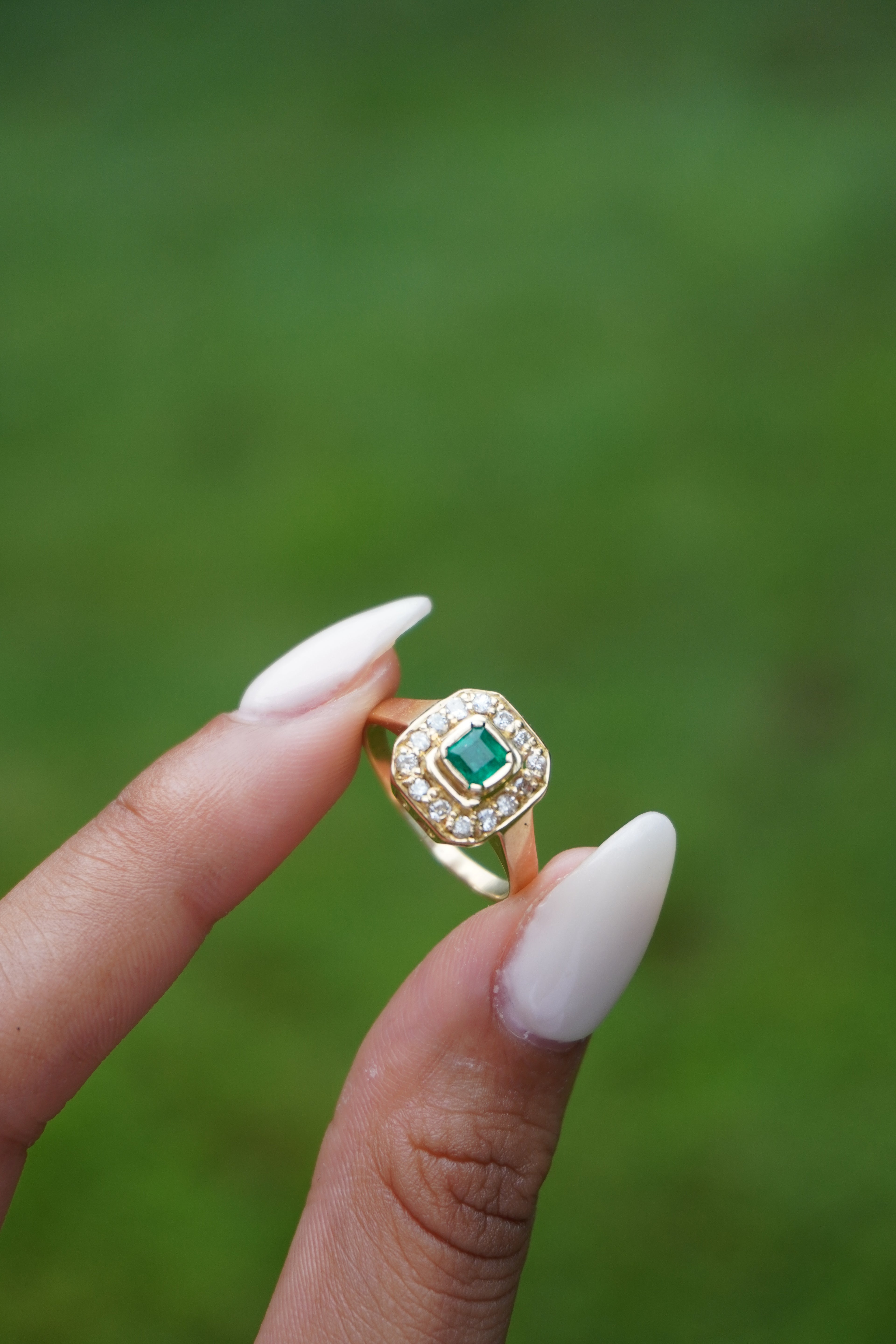 18K Yellow Gold Emerald Diamond Ring Sz 7 (3.7 grams)