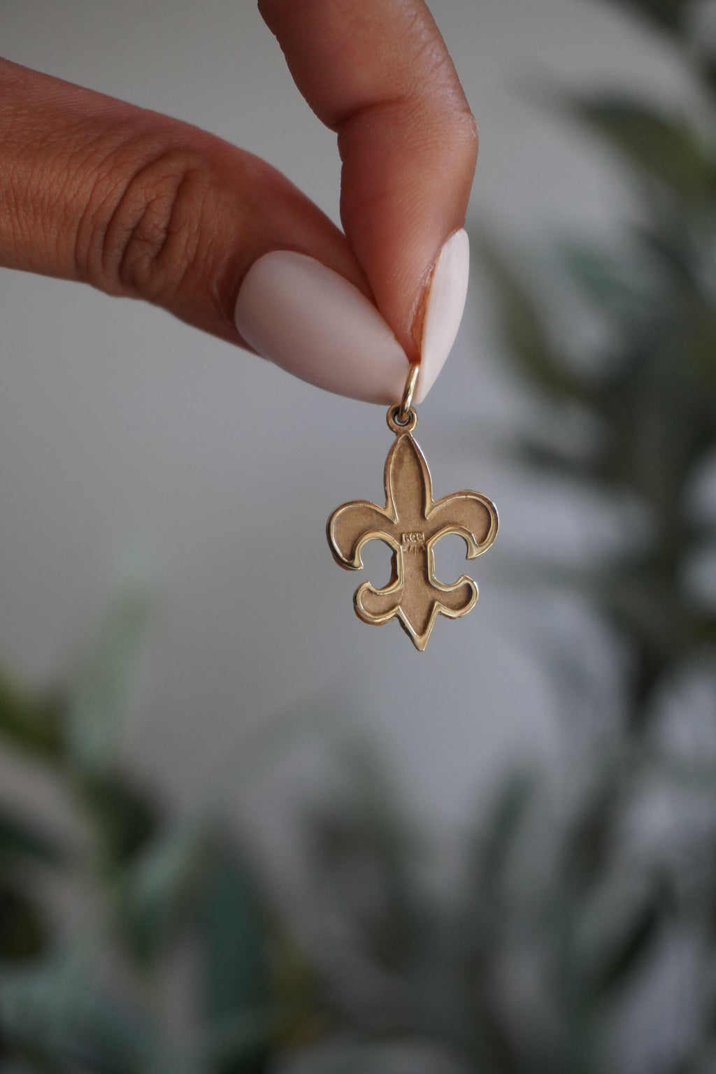 14K Yellow Gold Fleur De Lis Pendant (2.8 g)