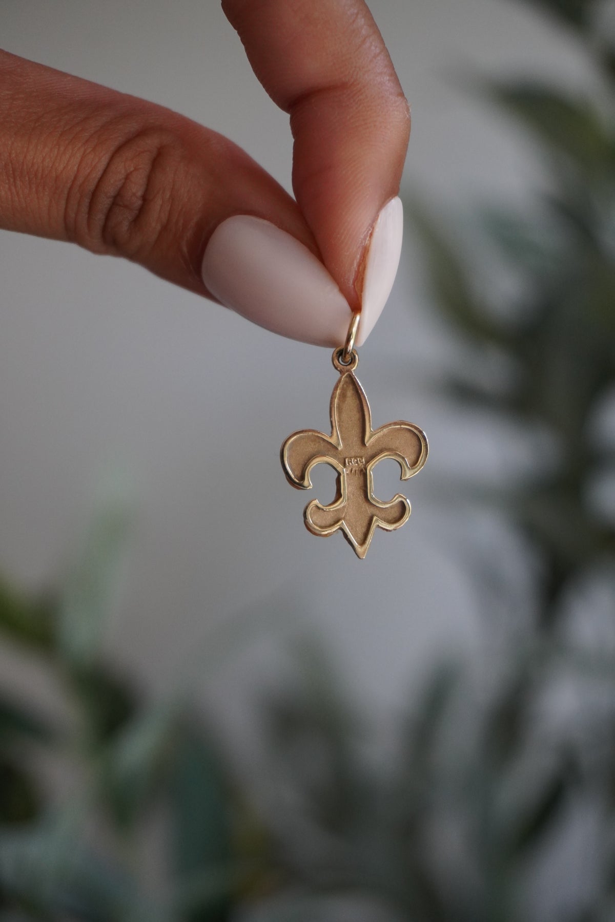 14K Yellow Gold Fleur De Lis Pendant (2.8 g)