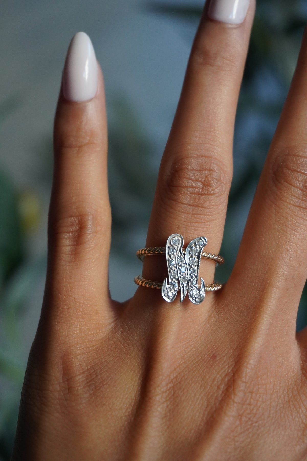 14K Two Tone Intial "M" Diamond (0.20 ctw) Ring Sz 5.75 (3.84 g)