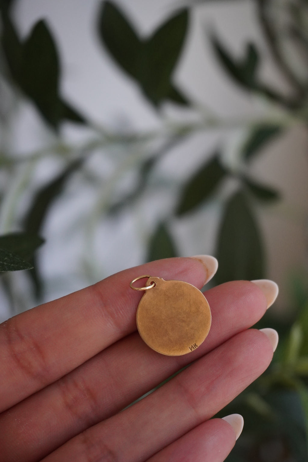 14K Yellow Gold Leo Zodiac Pendant (2.1 g)