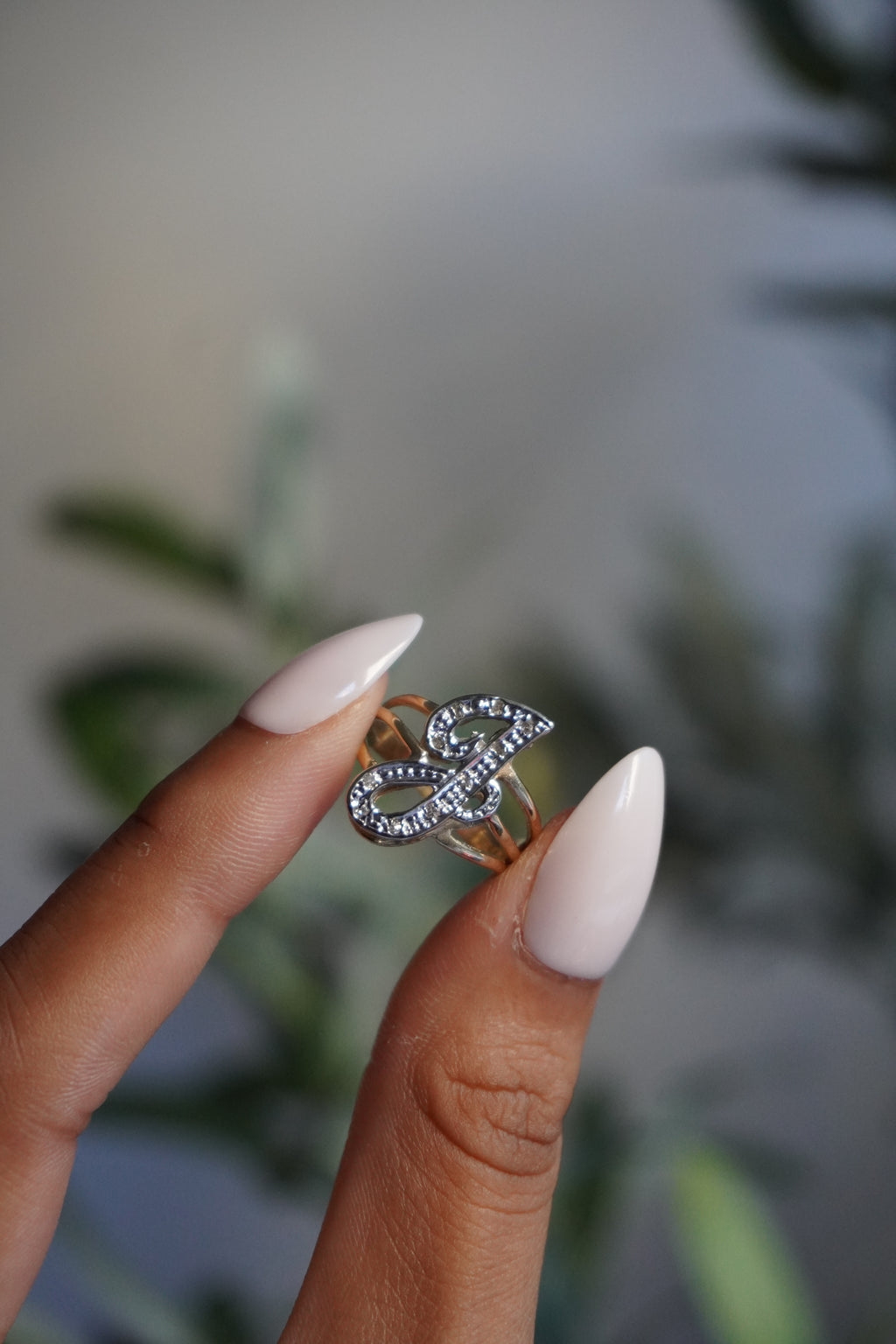 14K Two Tone Intitial "J" Diamond (0.13 ctw) Ring Sz 6.5 (3 g)