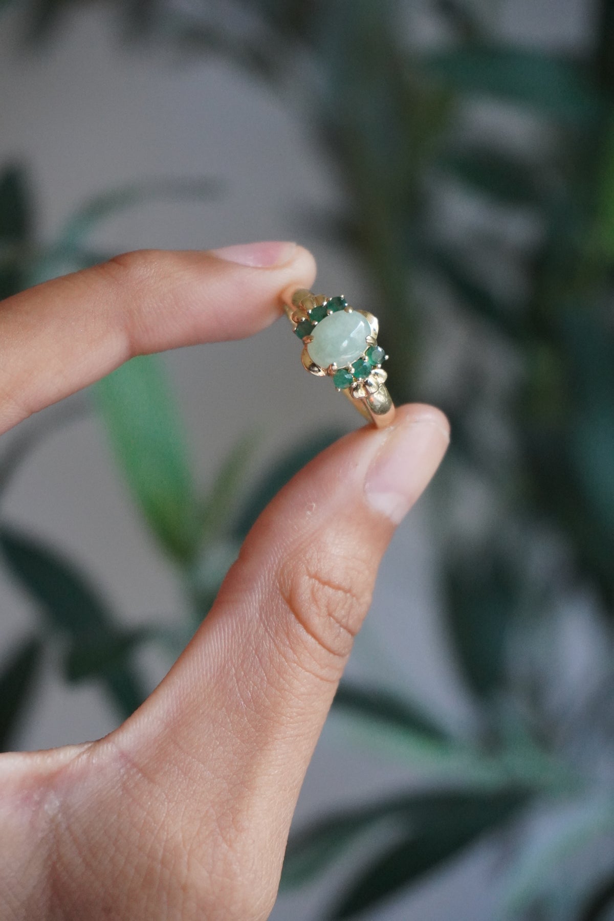 14K Yellow Gold Jade Emerald Ring Sz 7.75 (2.7 g)