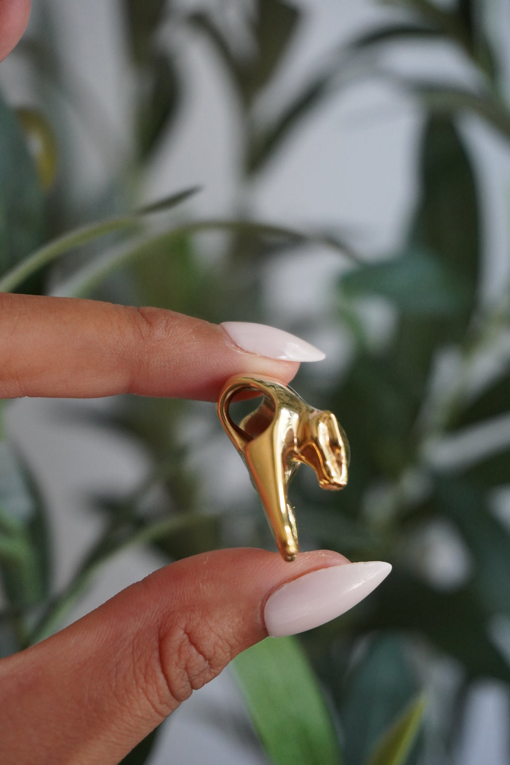 14K Yellow Gold Hanging Panther Pendant (4 g)