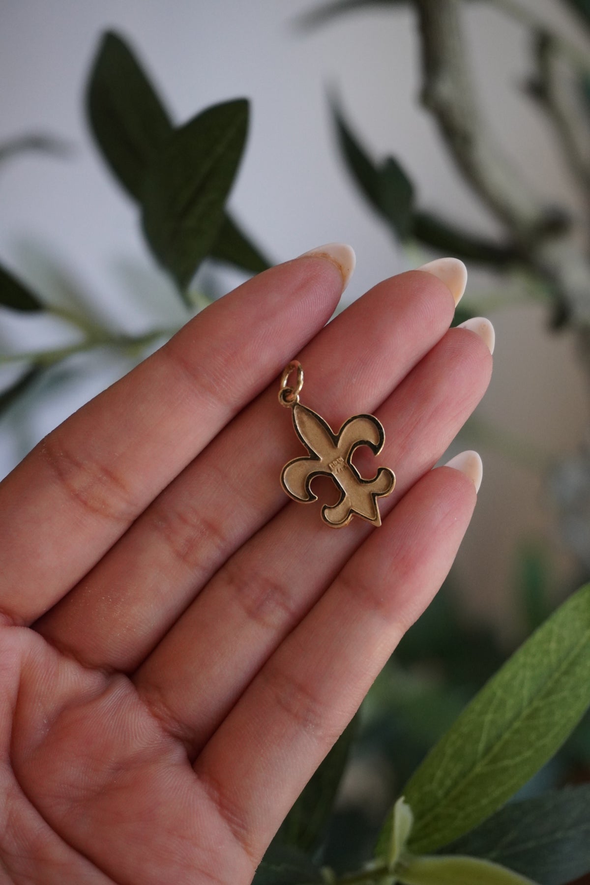 14K Yellow Gold Fleur De Lis Pendant (2.8 g)