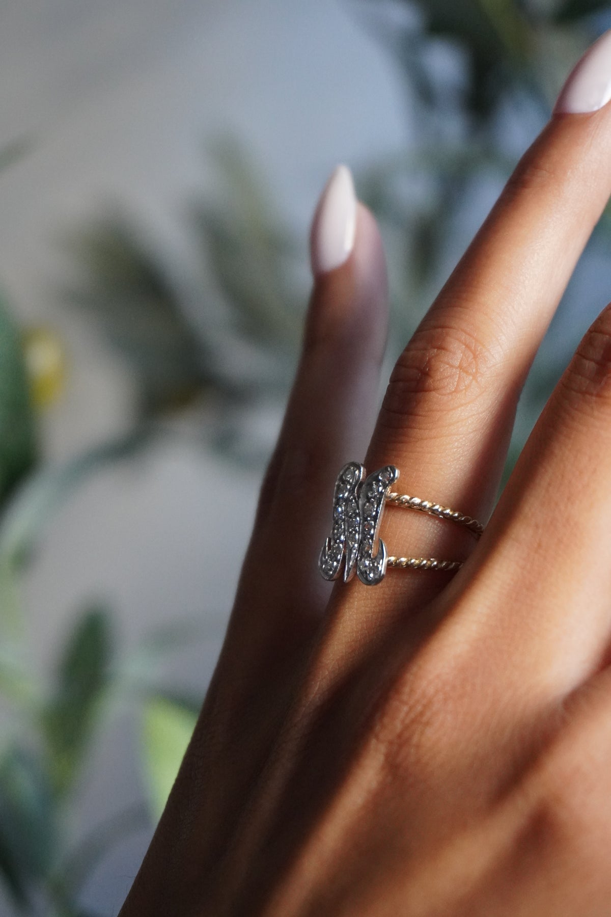 14K Two Tone Intial "M" Diamond (0.20 ctw) Ring Sz 5.75 (3.84 g)
