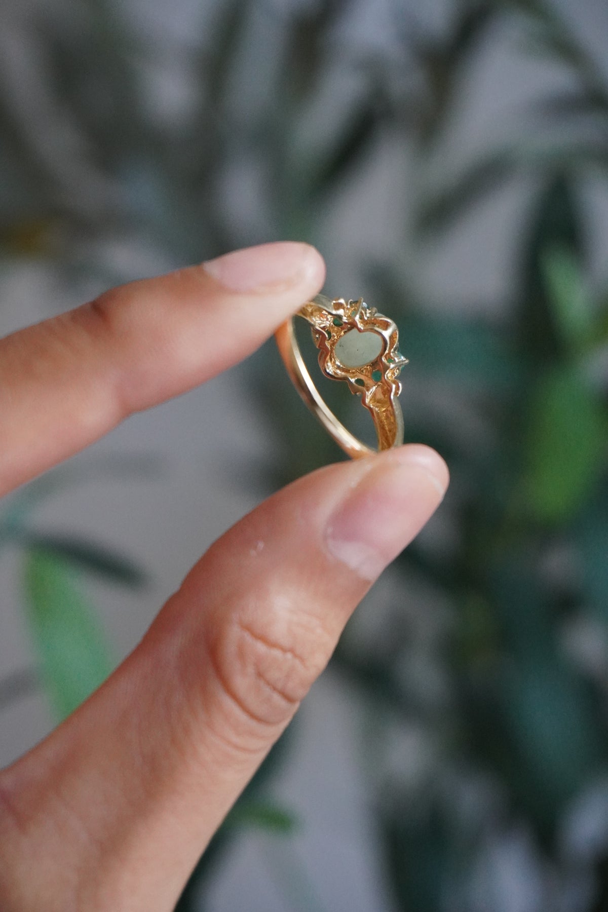 14K Yellow Gold Jade Emerald Ring Sz 7.75 (2.7 g)