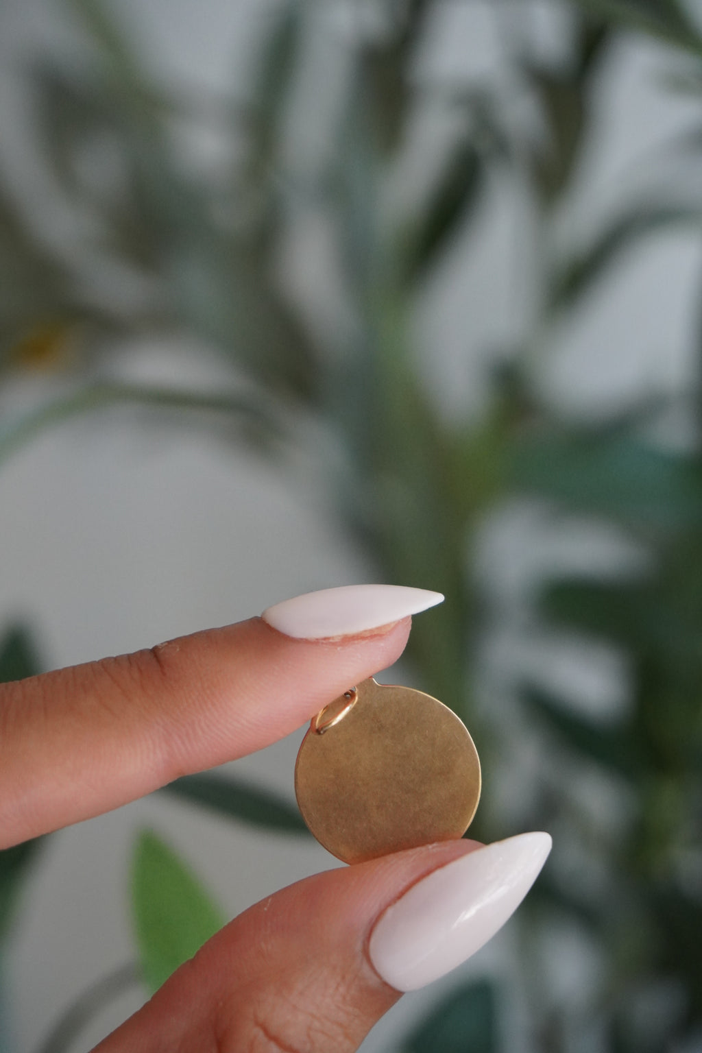 14K Yellow Gold Leo Zodiac Pendant (2.1 g)