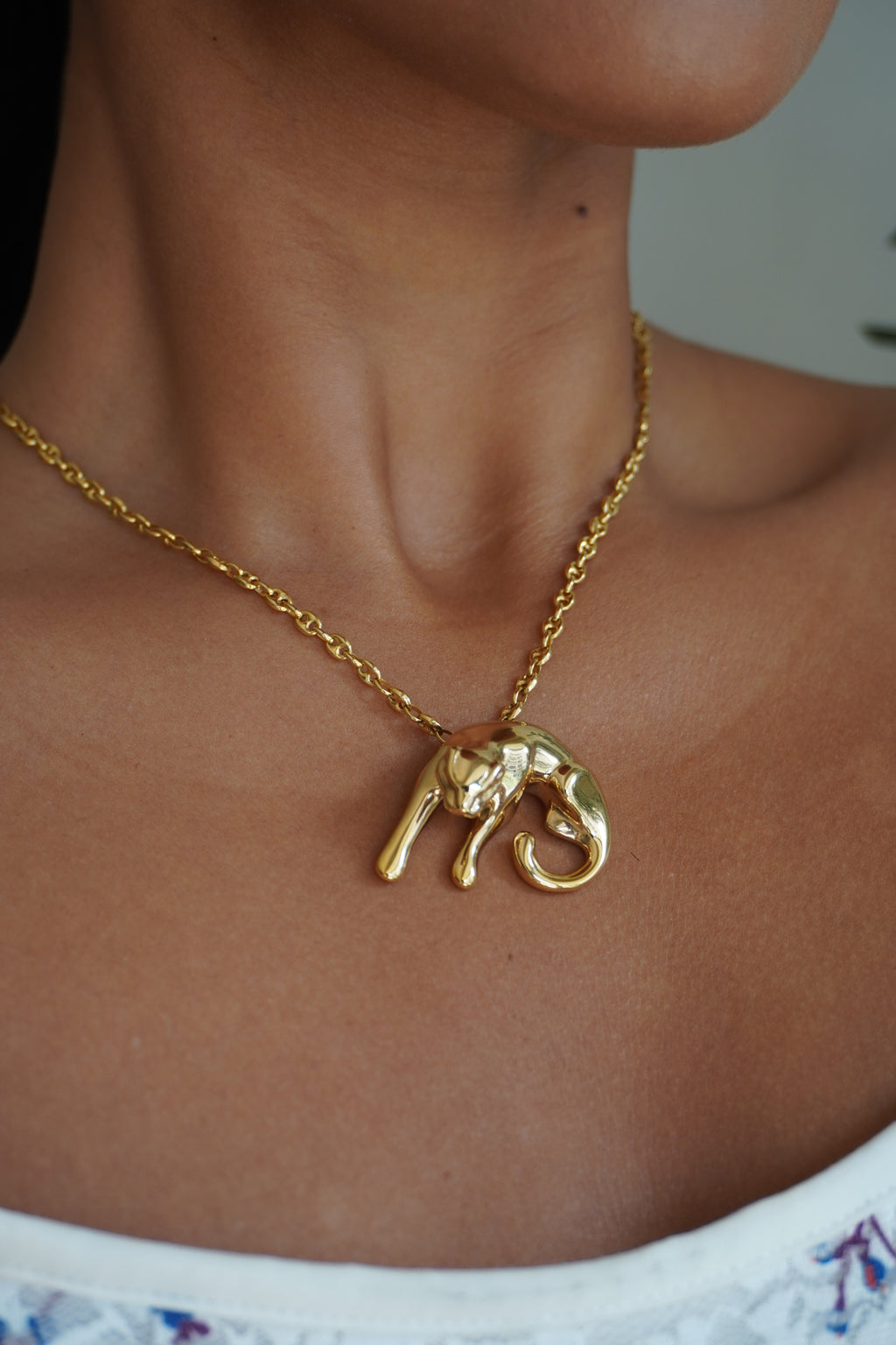 14K Yellow Gold Hanging Panther Pendant (4 g)