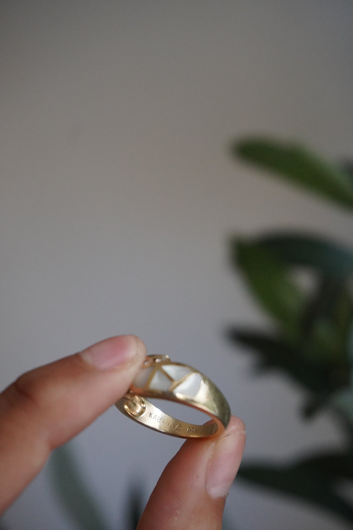 14K Yellow Gold Kabana Diamond Mother of Pearl Ring Sz 7 (6.6 g)