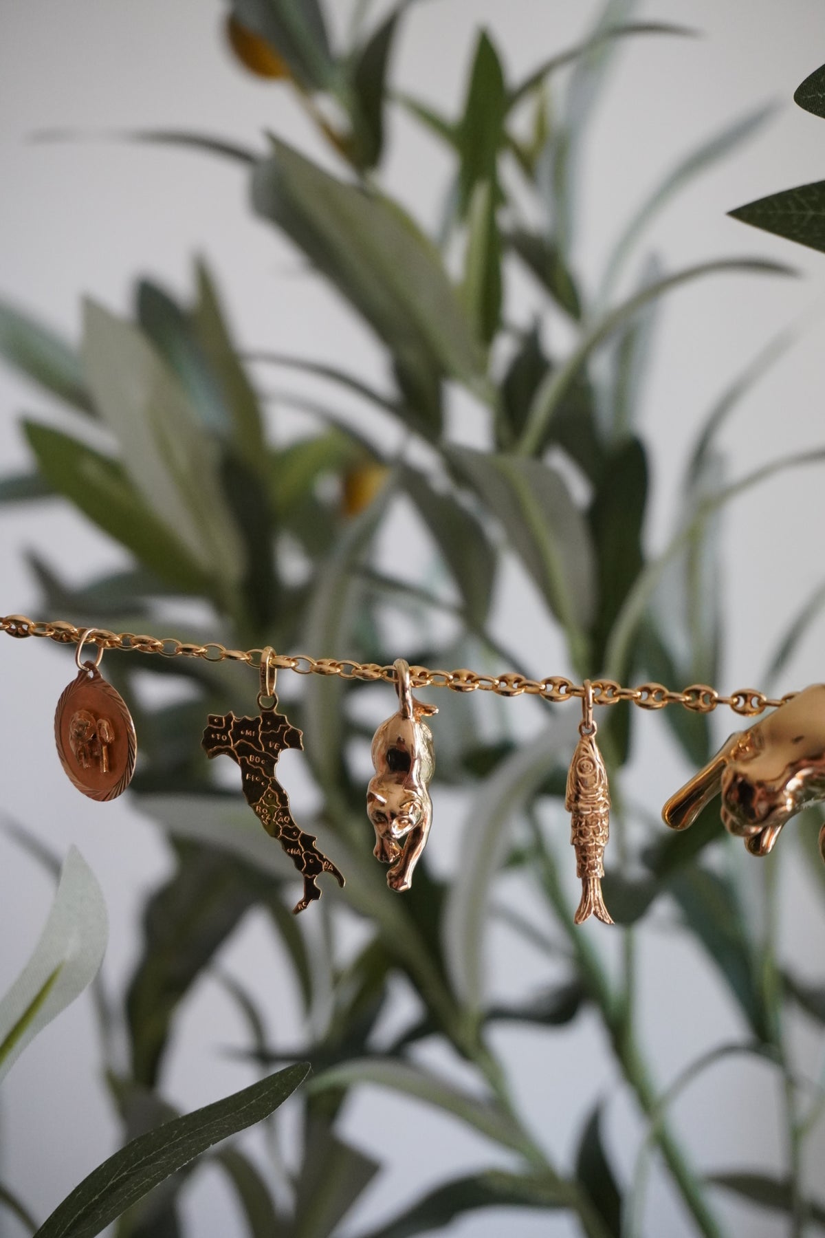 14K Yellow Gold Articulated Fish Pendant (2.1 g)