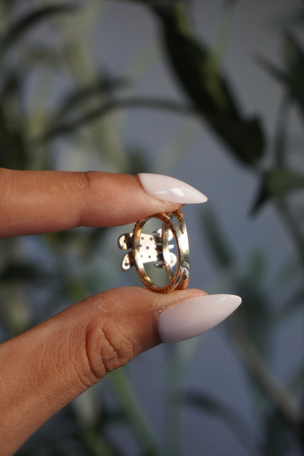 14K Two Tone Intial "M" Diamond (0.20 ctw) Ring Sz 5.75 (3.84 g)
