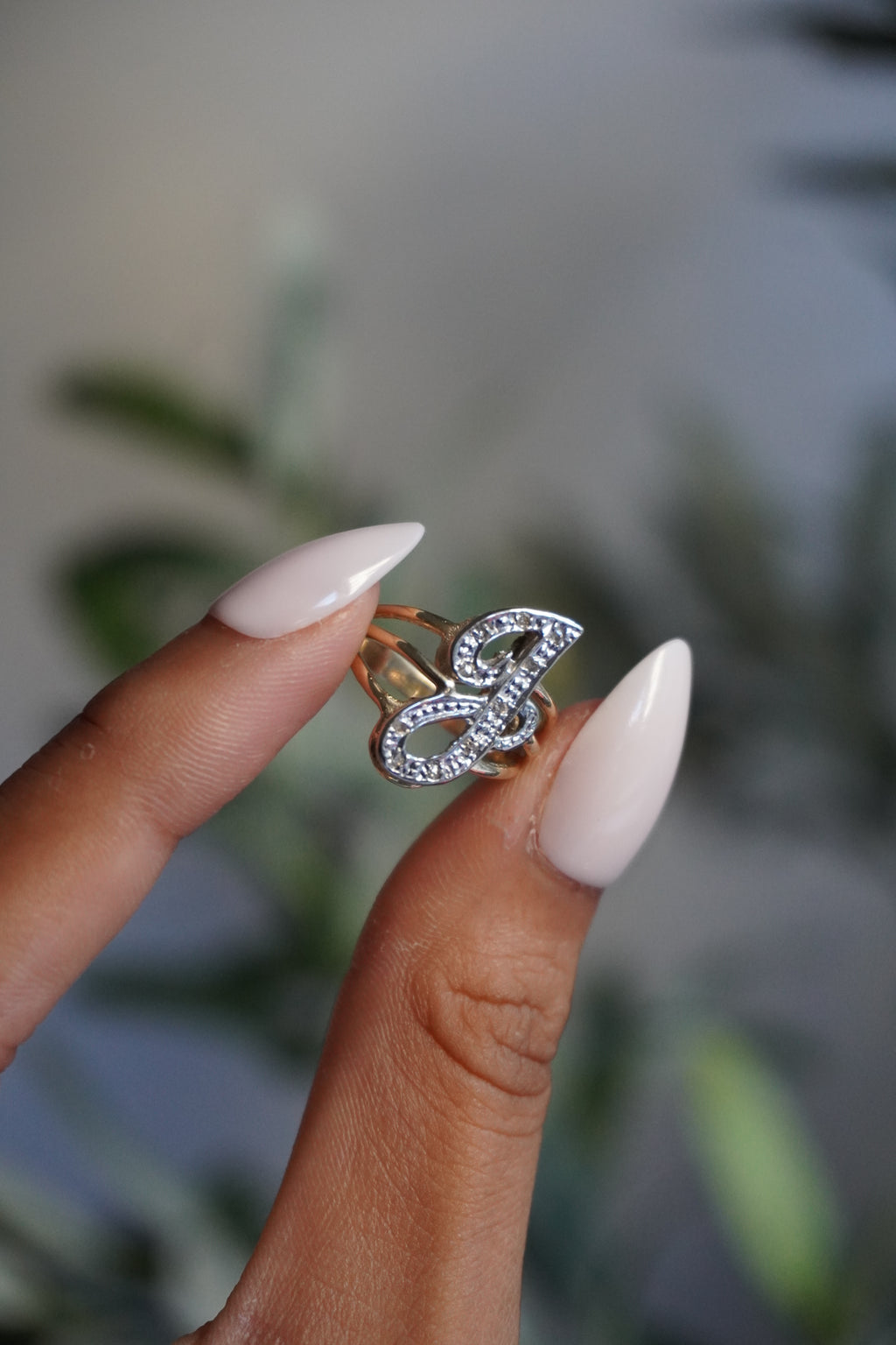 14K Two Tone Intitial "J" Diamond (0.13 ctw) Ring Sz 6.5 (3 g)