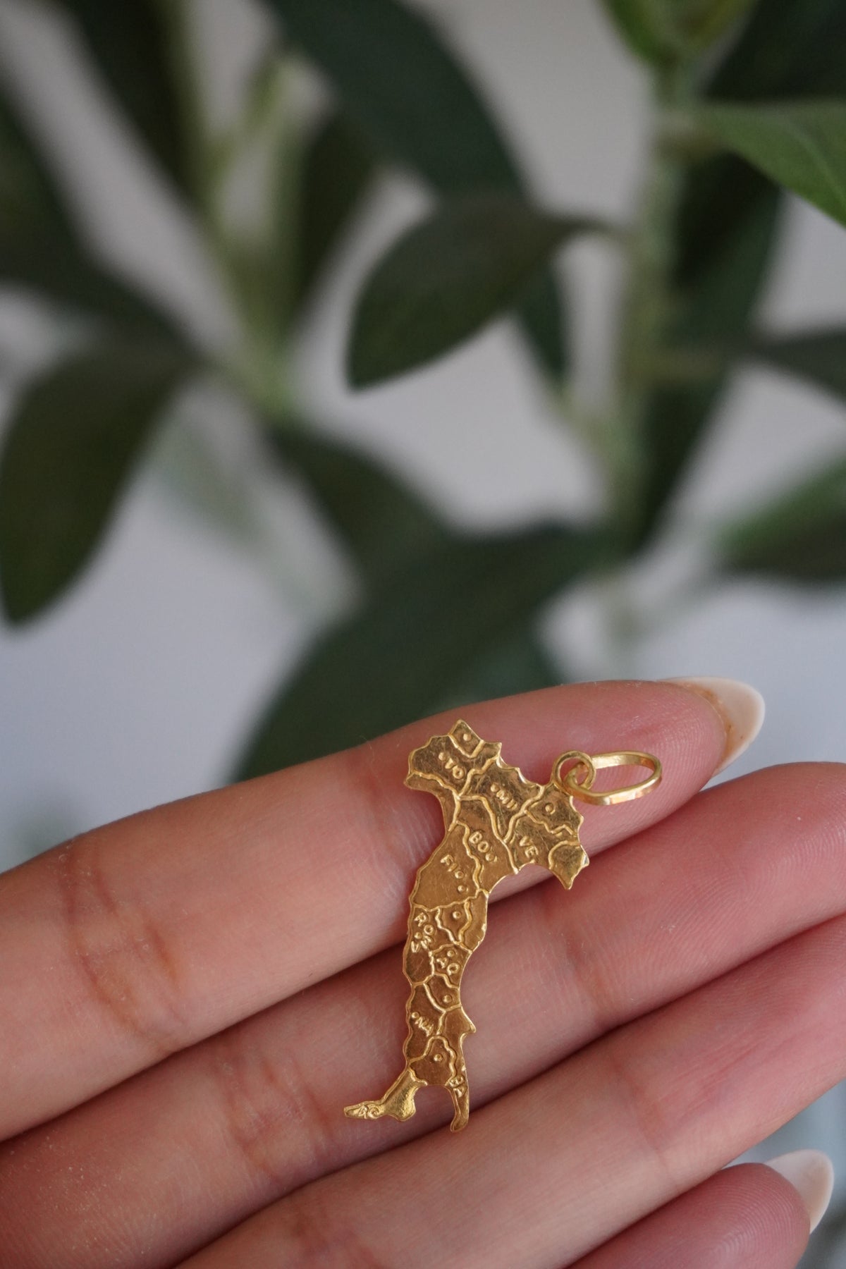 18K Yellow Gold Italy Pendant ( 1.8 g)