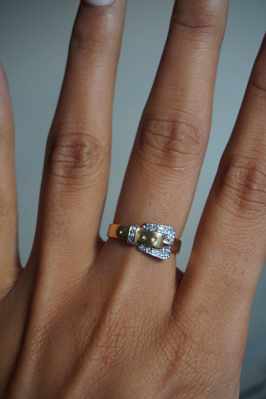 14K Yellow Gold Diamond (0.06 ctw) Buckle Ring Sz 7 (2.6 g)