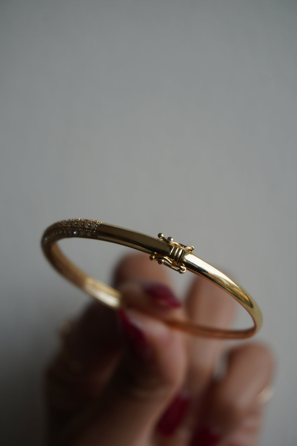 14K Yellow Gold Diamond (~1.00 ctw) Oval Bangle 2.5" Wide x 2 1/8” High
