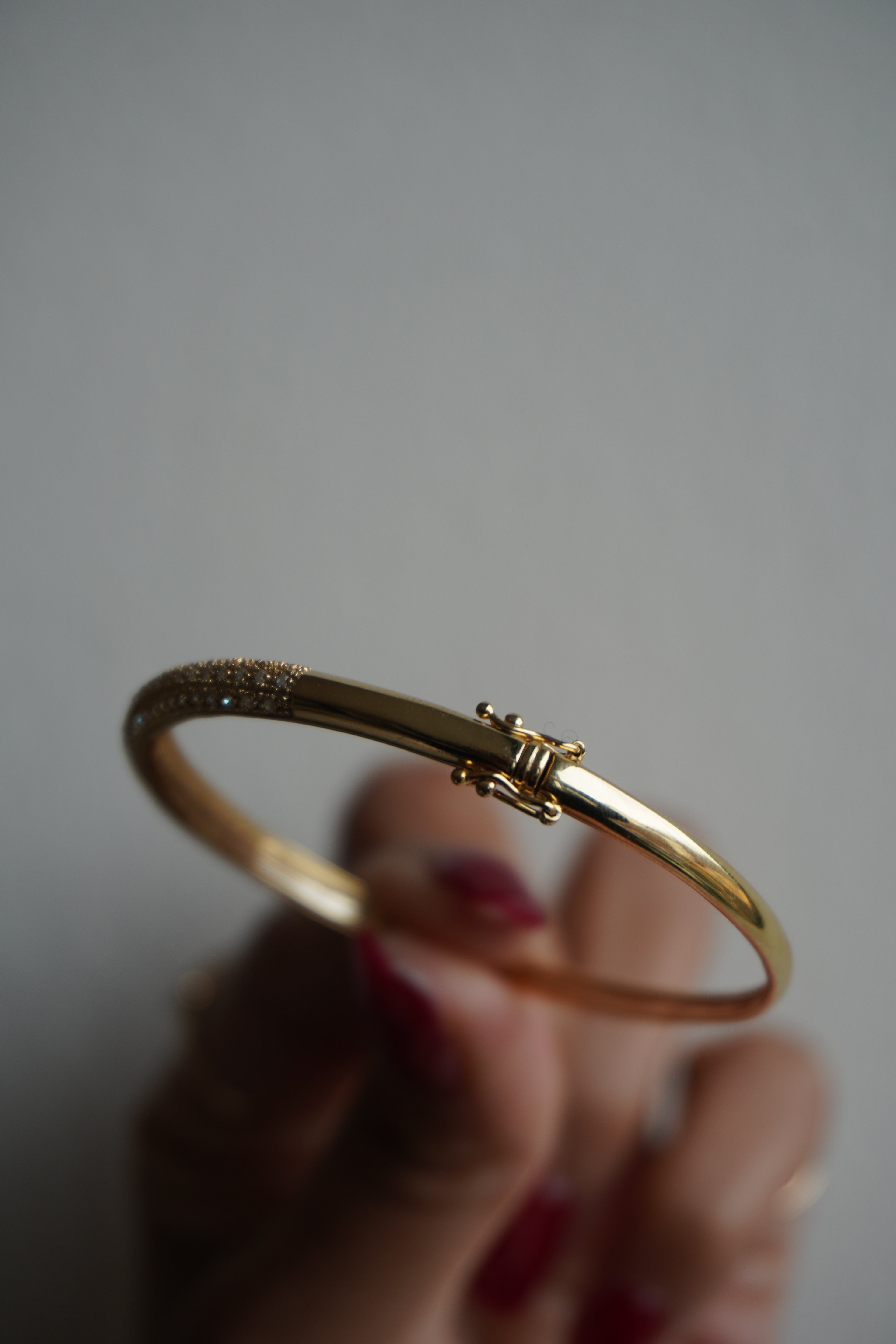 14K Yellow Gold Diamond (~1.00 ctw) Oval Bangle 2.5" Wide x 2 1/8” High