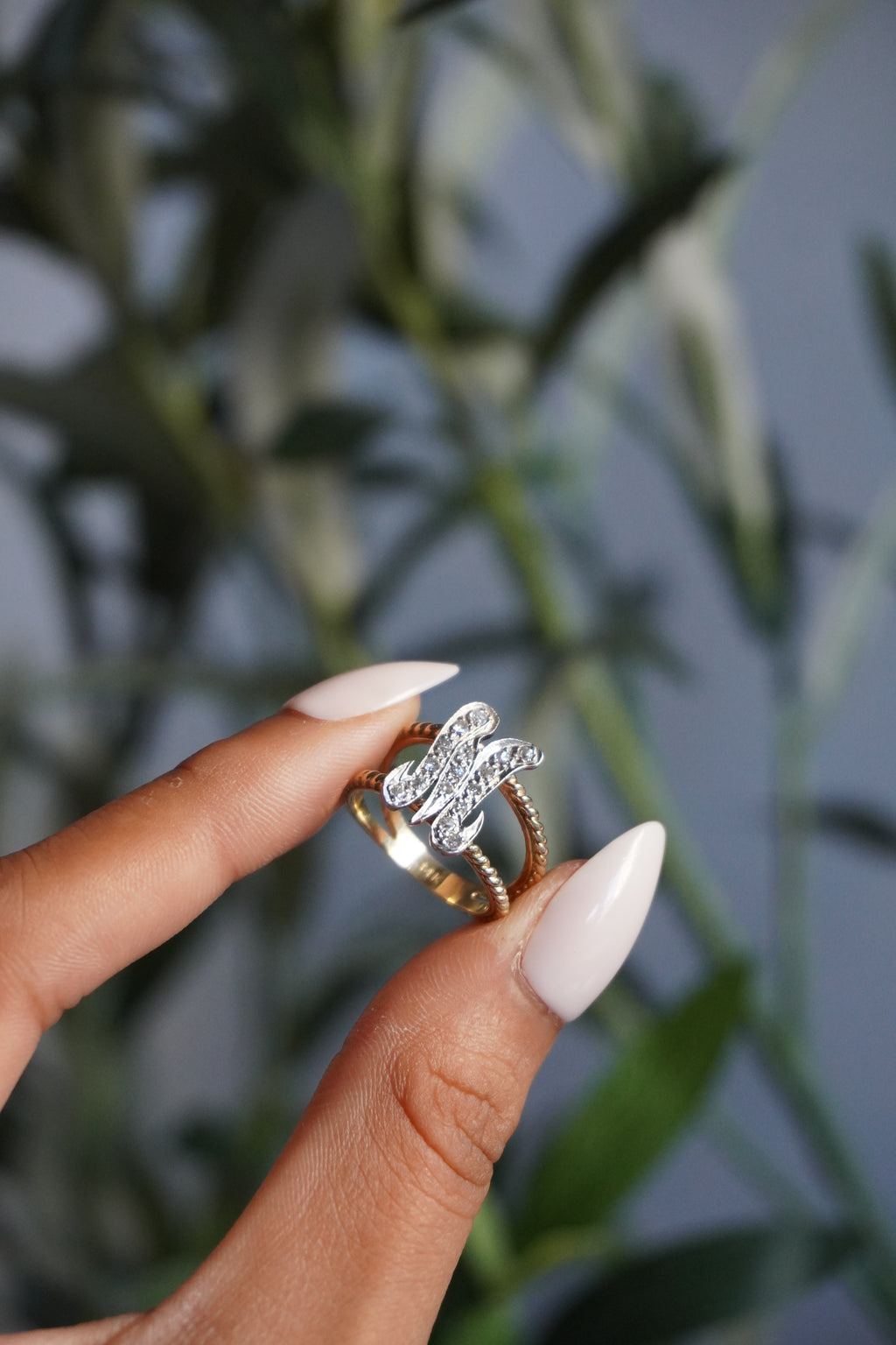 14K Two Tone Intial "M" Diamond (0.20 ctw) Ring Sz 5.75 (3.84 g)