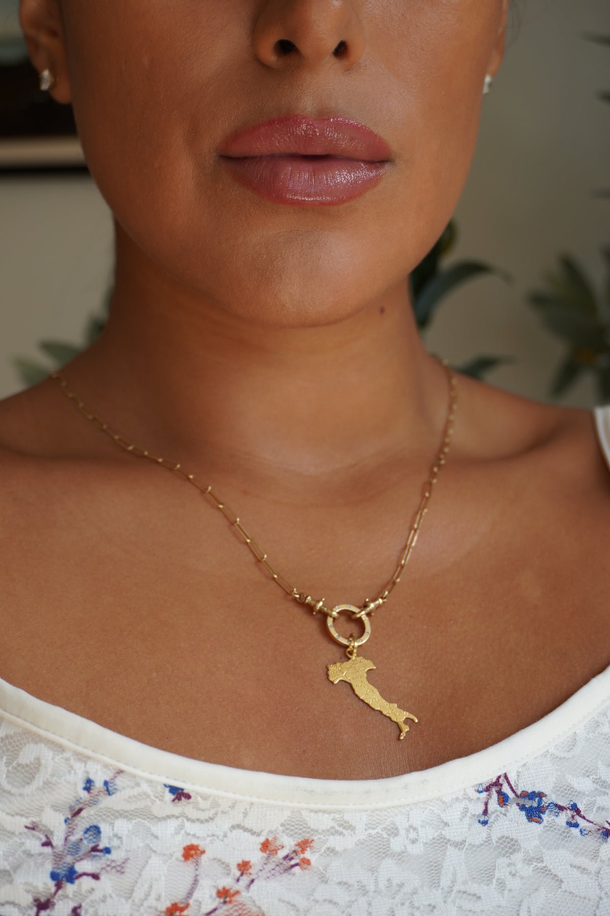 18K Yellow Gold Italy Pendant ( 1.8 g)