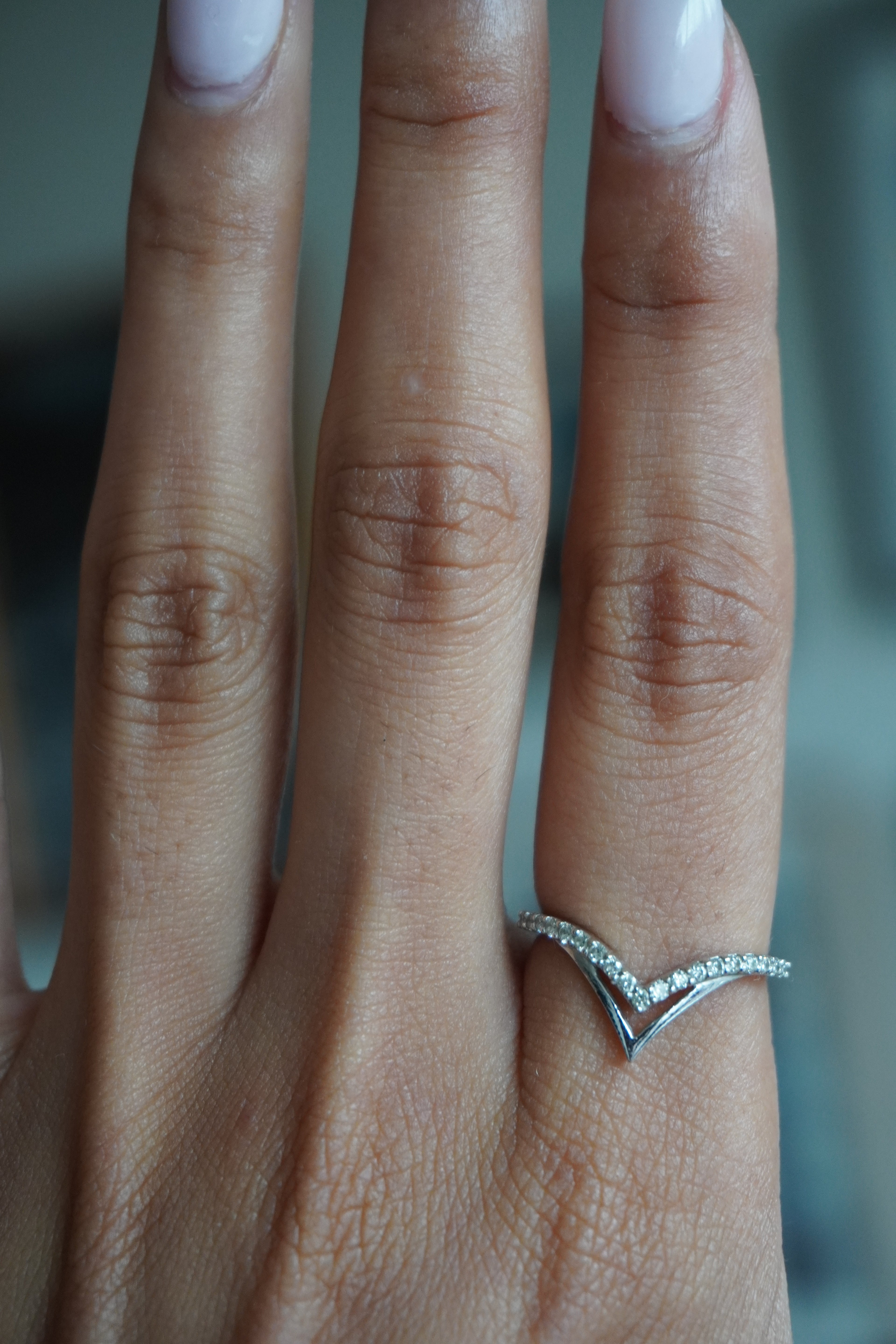 14K White Gold Diamond Chevron Ring Sz 6.25