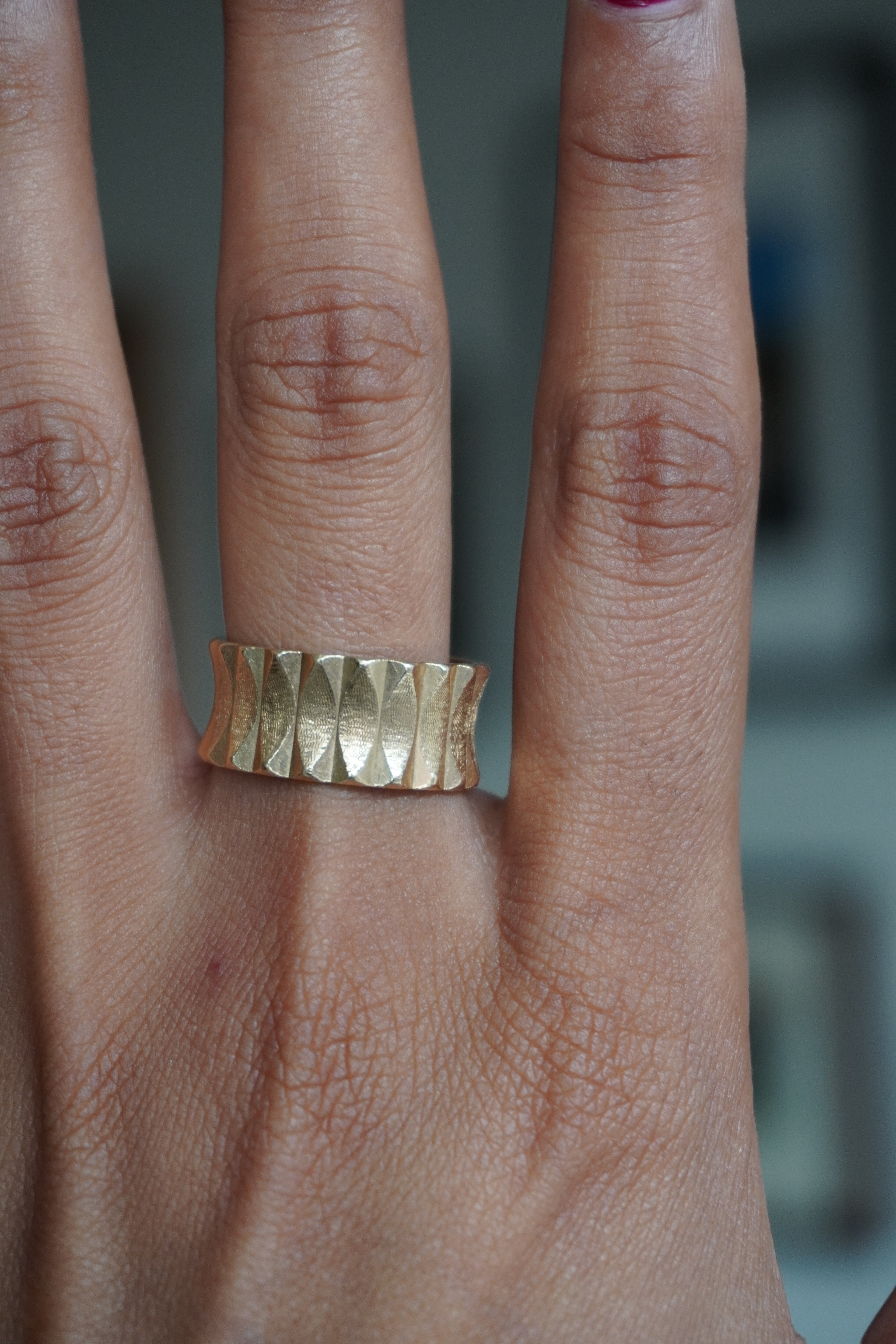 14K Yellow Gold Textured Eternity Band 9.2 mm Sz 8.25 (6.82 g)