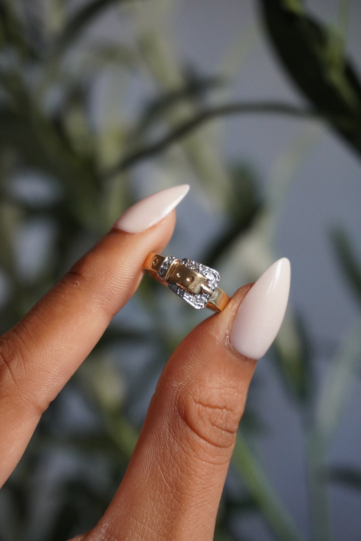 14K Yellow Gold Diamond (0.06 ctw) Buckle Ring Sz 7 (2.6 g)