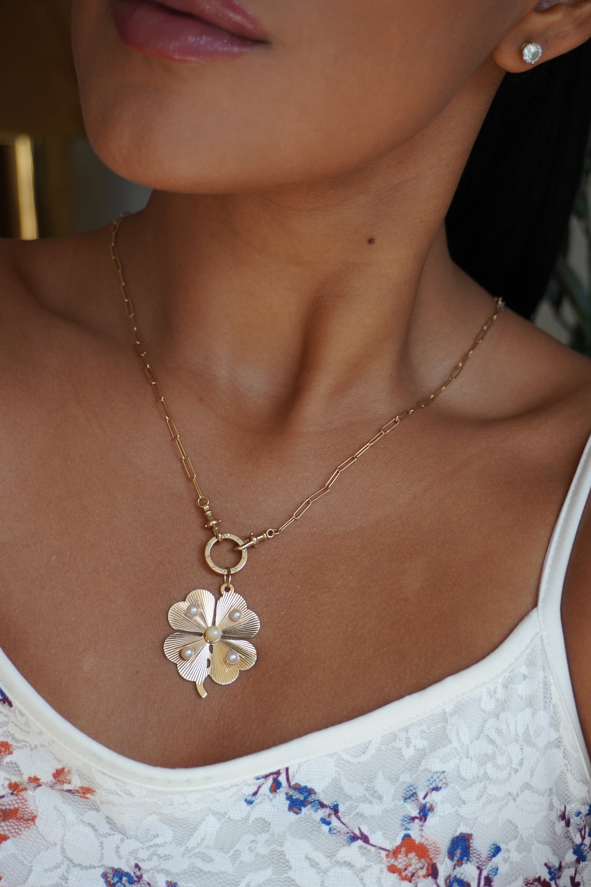 14K Yellow Gold 5 Pearl Engine Turned Four Leaf Clover Pendant (5.7 g)