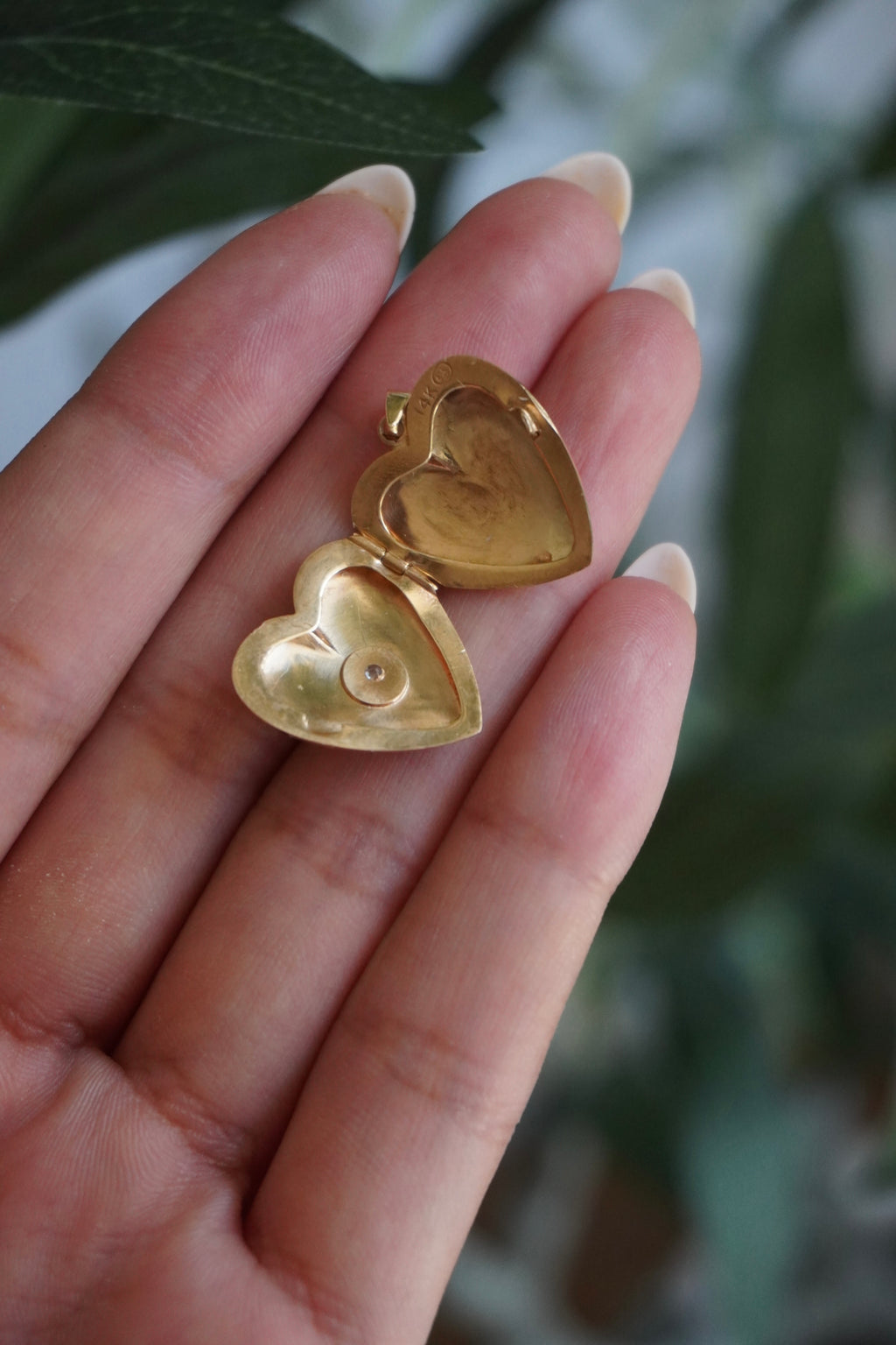 14K Yellow Gold Diamond Heart Locket (1.8 g)