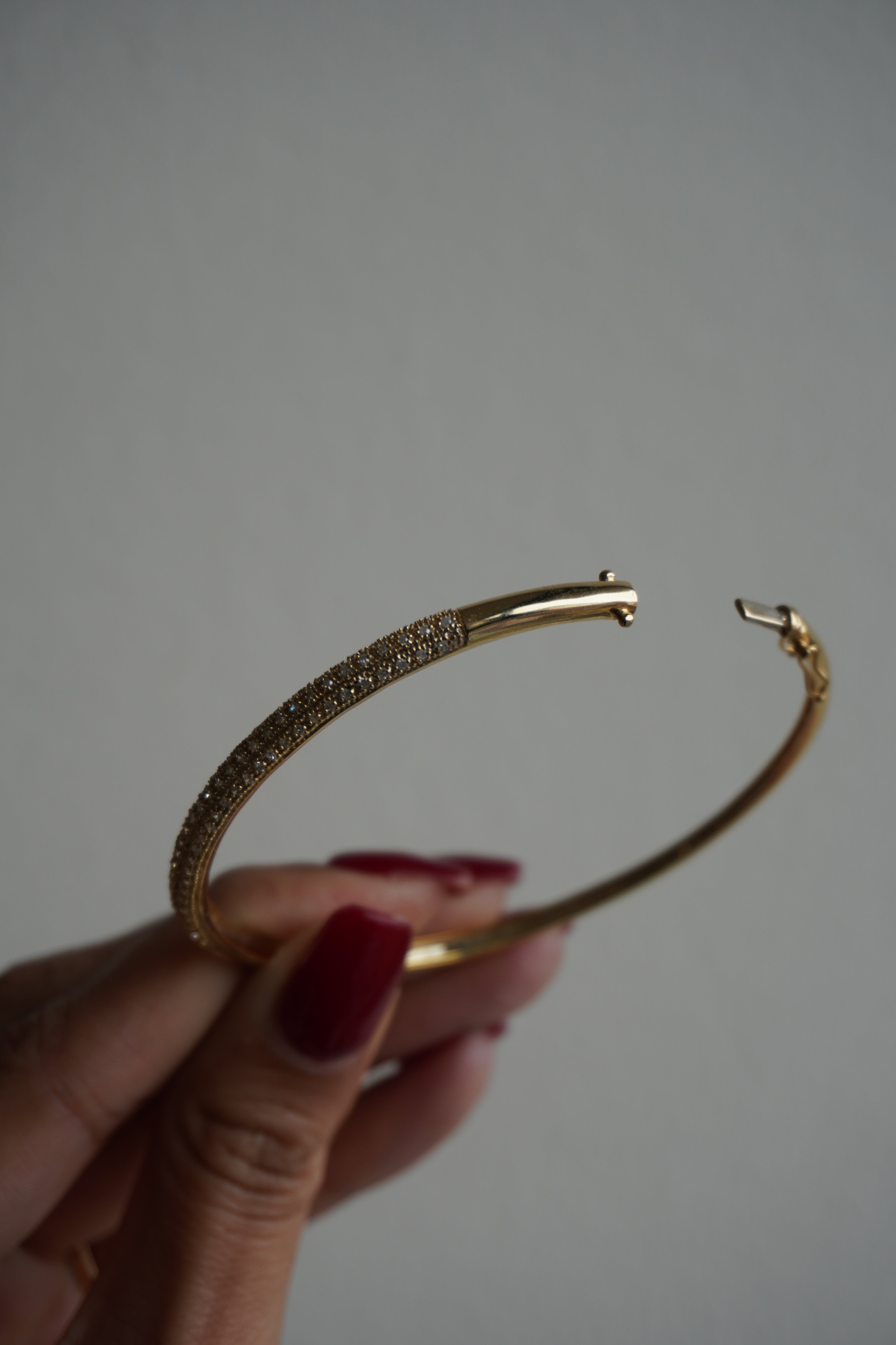 14K Yellow Gold Diamond (~1.00 ctw) Oval Bangle 2.5" Wide x 2 1/8” High